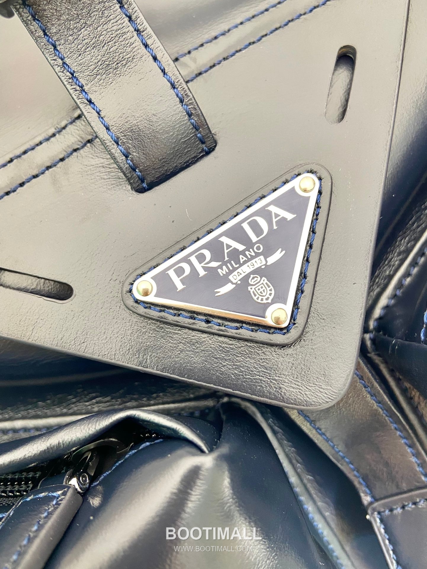 Prada Oiled Calfskin Backpack with Flap Buckle Pocket Detail 프라다 오일드 카프스킨 플랩 버클 포켓 백팩 2VZ108 38cm 7