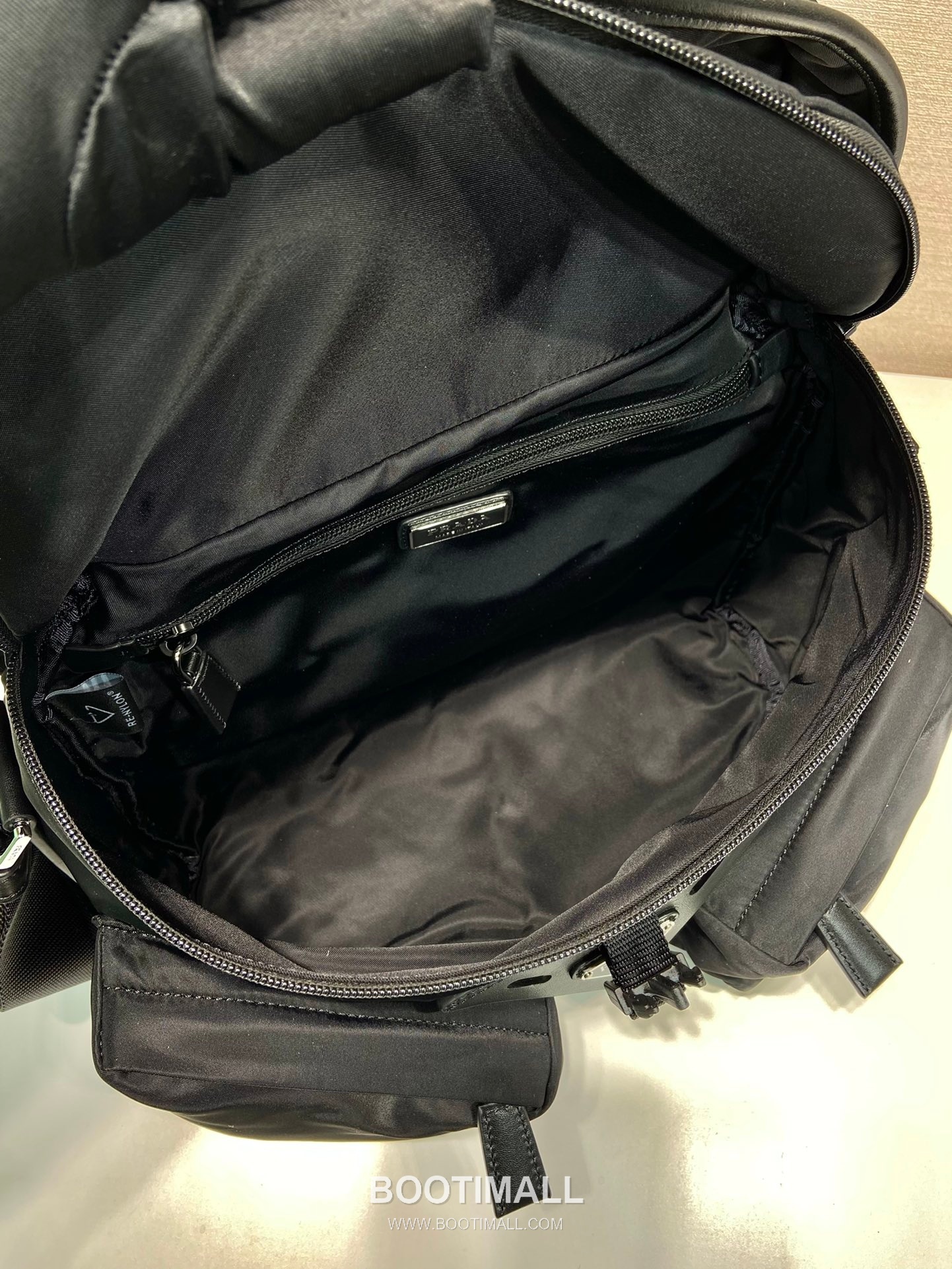 Prada Nylon Crossbody Bag with Flap Buckle and Dual Zip Pocket Detail 프라다 나일론 플랩 버클 듀얼 지퍼 포켓 크로스백 2VD062 29cm 8