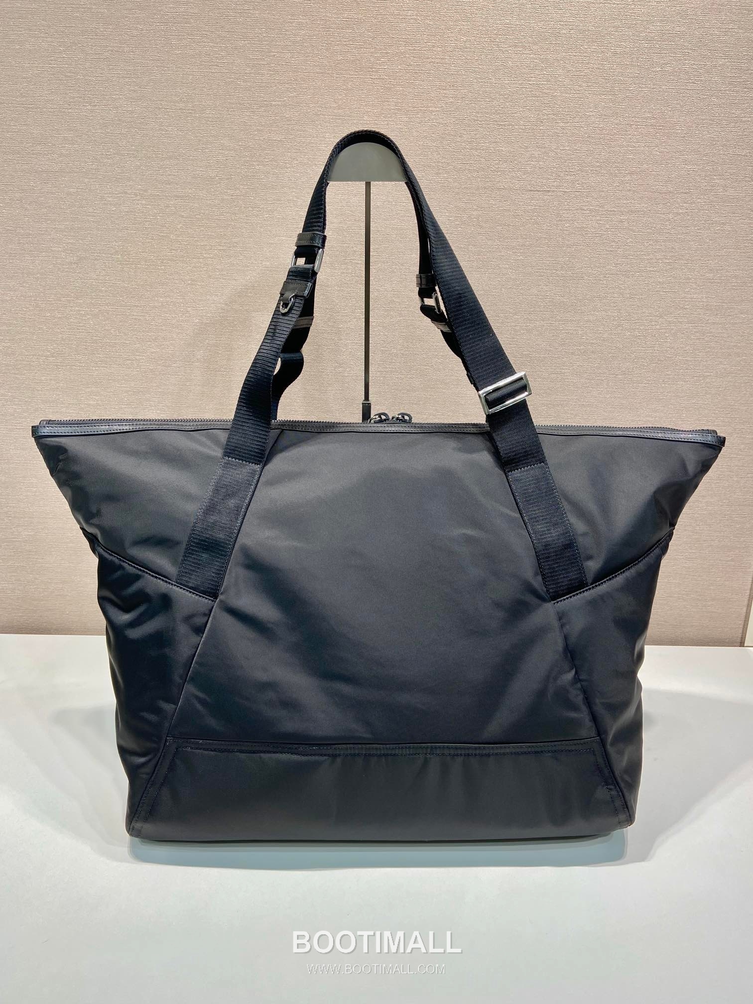 Prada Nylon Crossbody Bag with Flap Buckle and Dual Zip Pocket Detail 프라다 나일론 플랩 버클 듀얼 지퍼 포켓 크로스백 2VD062 29cm 13