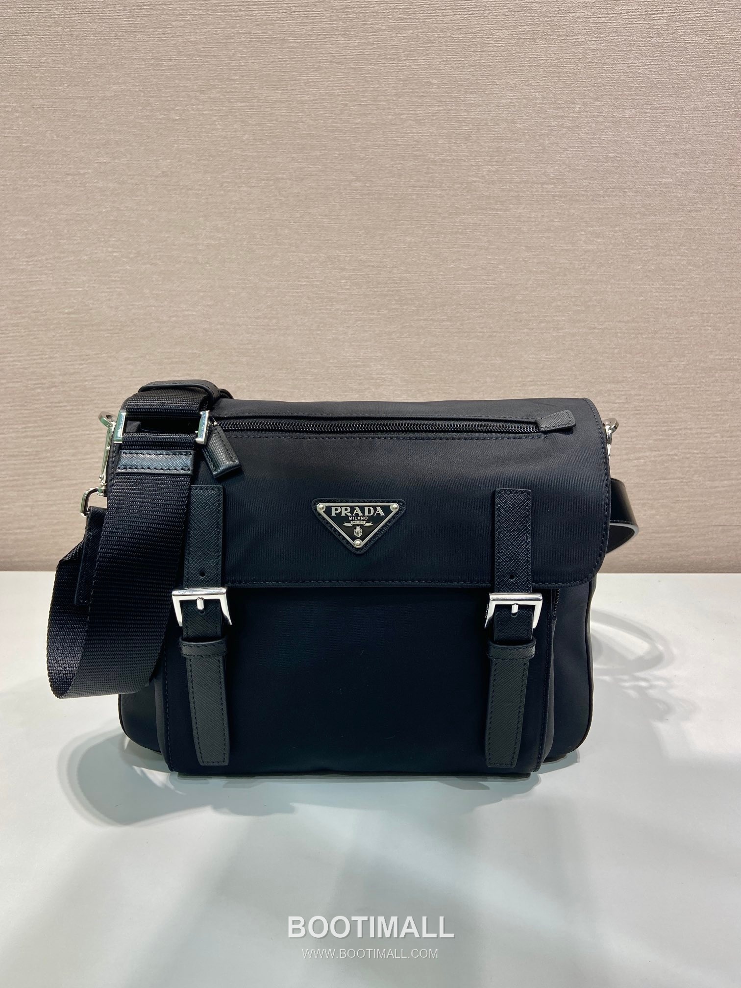 Prada Nylon Calfskin Crossbody Bag with Detachable Belt Multi Pocket Detail 프라다 나일론 카프스킨 탈부착 벨트 멀티포켓 크로스백 2VD071 27cm 1