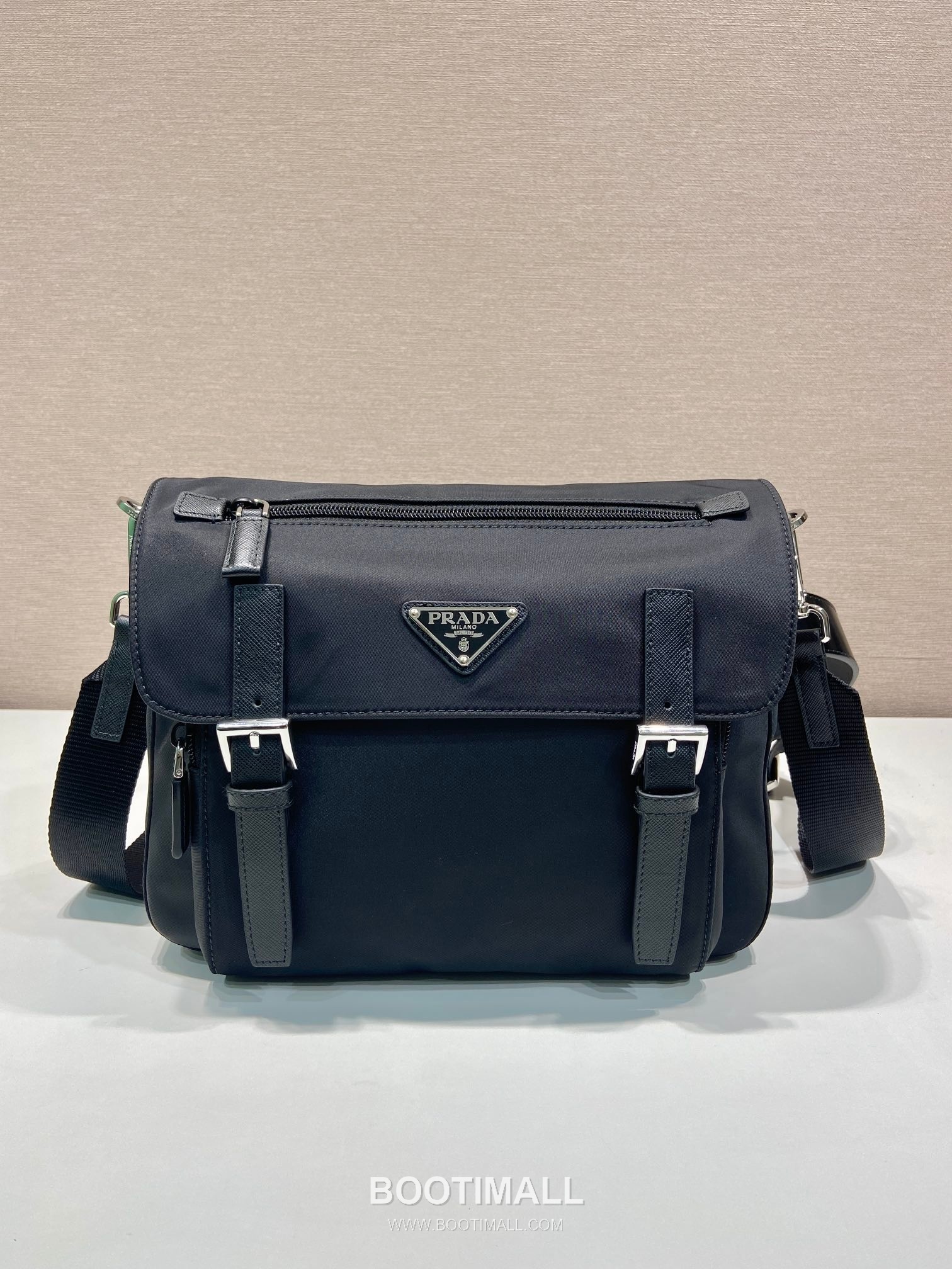 Prada Nylon Calfskin Crossbody Bag with Detachable Belt Multi Pocket Detail 프라다 나일론 카프스킨 탈부착 벨트 멀티포켓 크로스백 2VD071 27cm 3