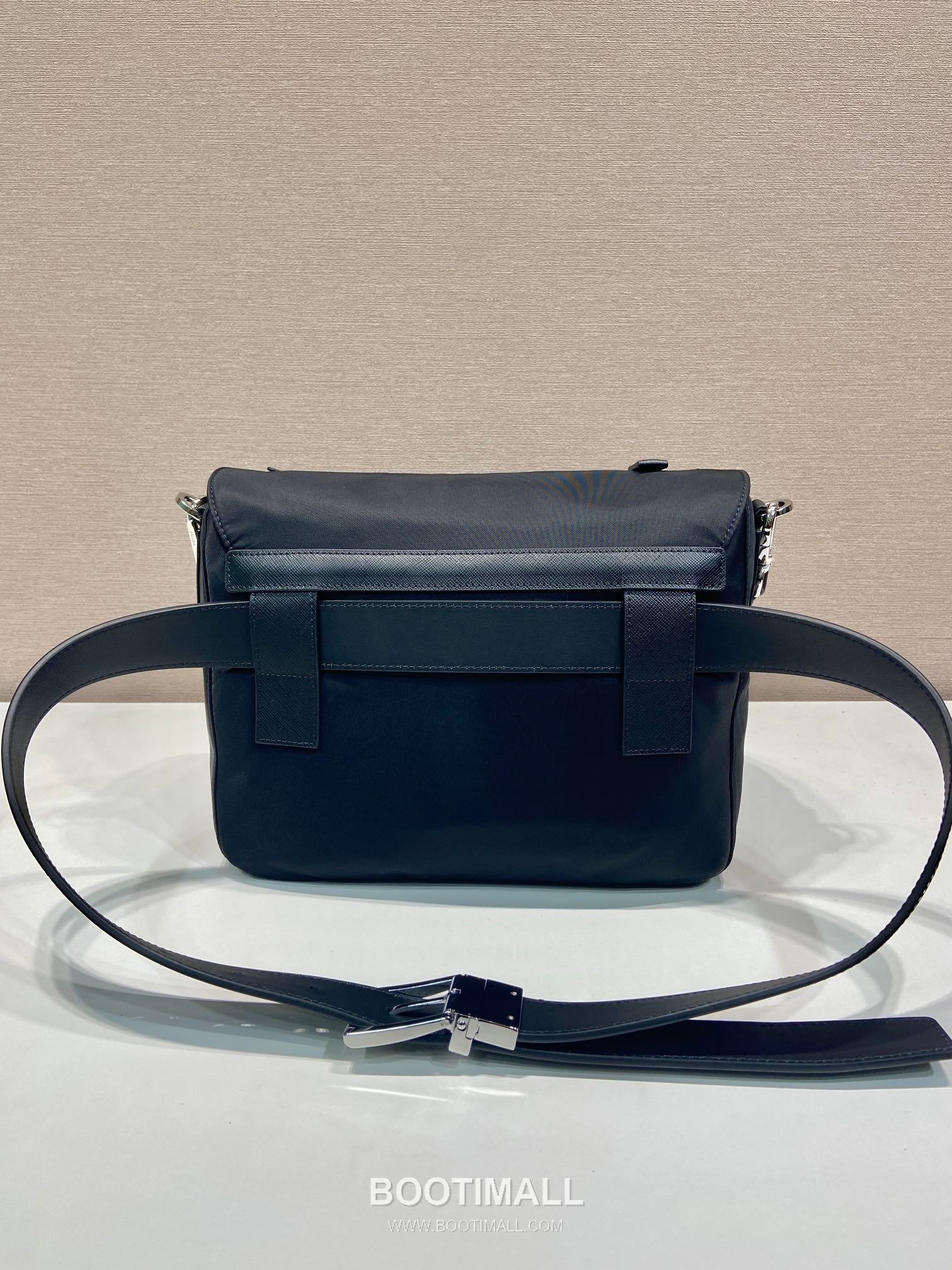 Prada Nylon Calfskin Crossbody Bag with Detachable Belt Multi Pocket Detail 프라다 나일론 카프스킨 탈부착 벨트 멀티포켓 크로스백 2VD071 27cm 4