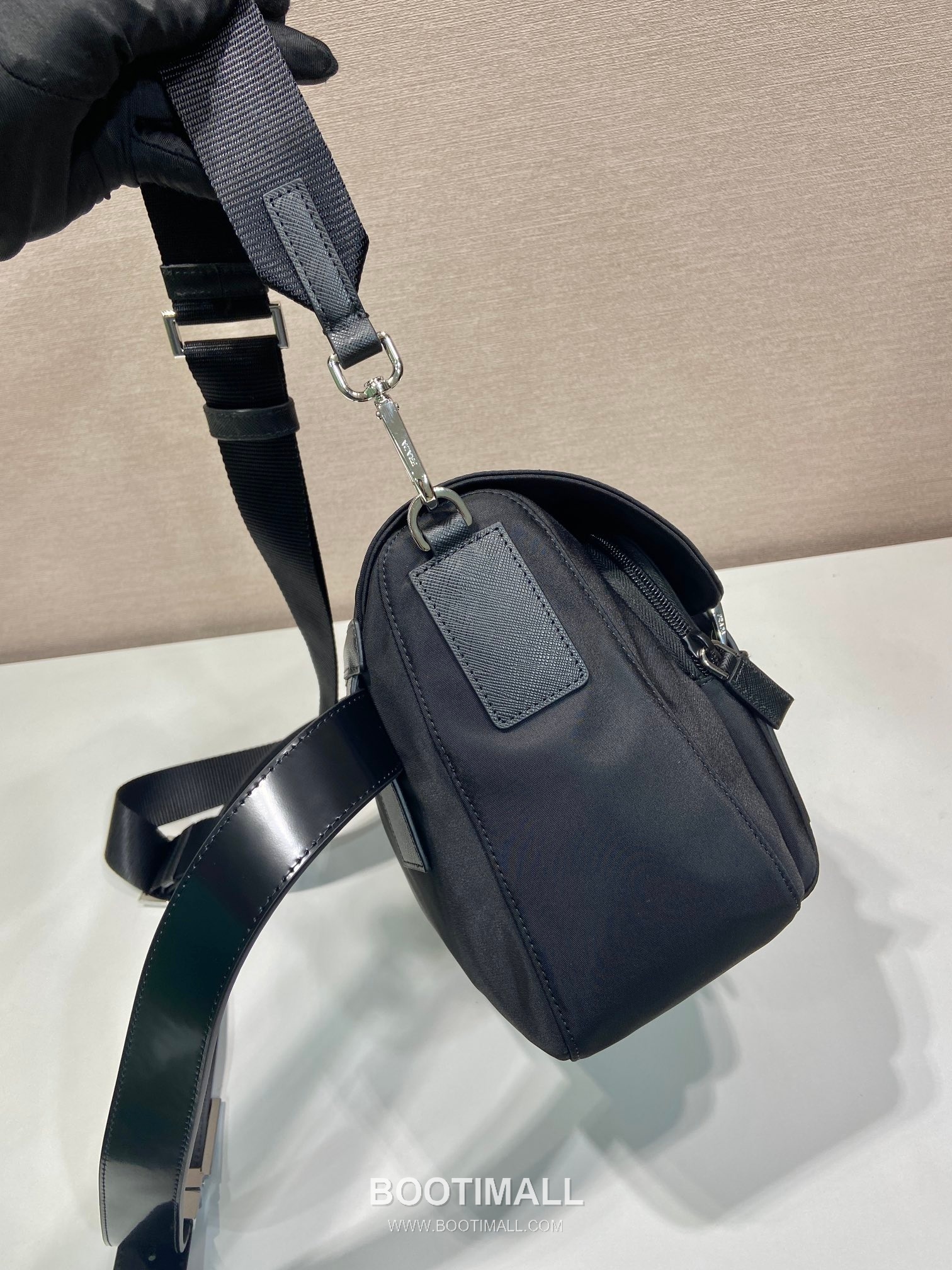 Prada Nylon Calfskin Crossbody Bag with Detachable Belt Multi Pocket Detail 프라다 나일론 카프스킨 탈부착 벨트 멀티포켓 크로스백 2VD071 27cm 6