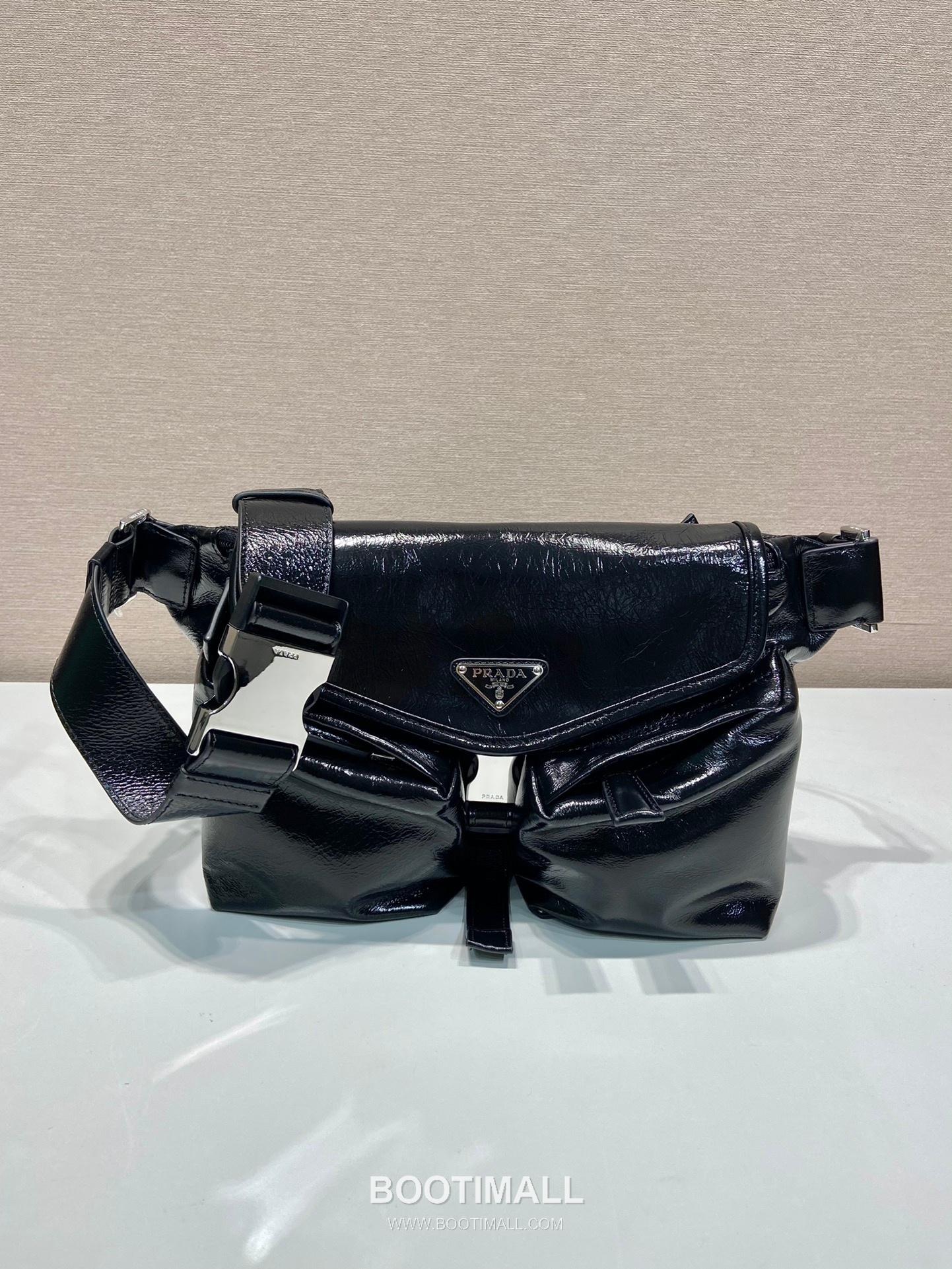 Prada Oiled Calfskin Belt Bag with Flap Buckle Multi Pocket Detail 프라다 오일드 카프스킨 플랩 버클 멀티포켓 벨트 크로스백 2VH174 25cm 1