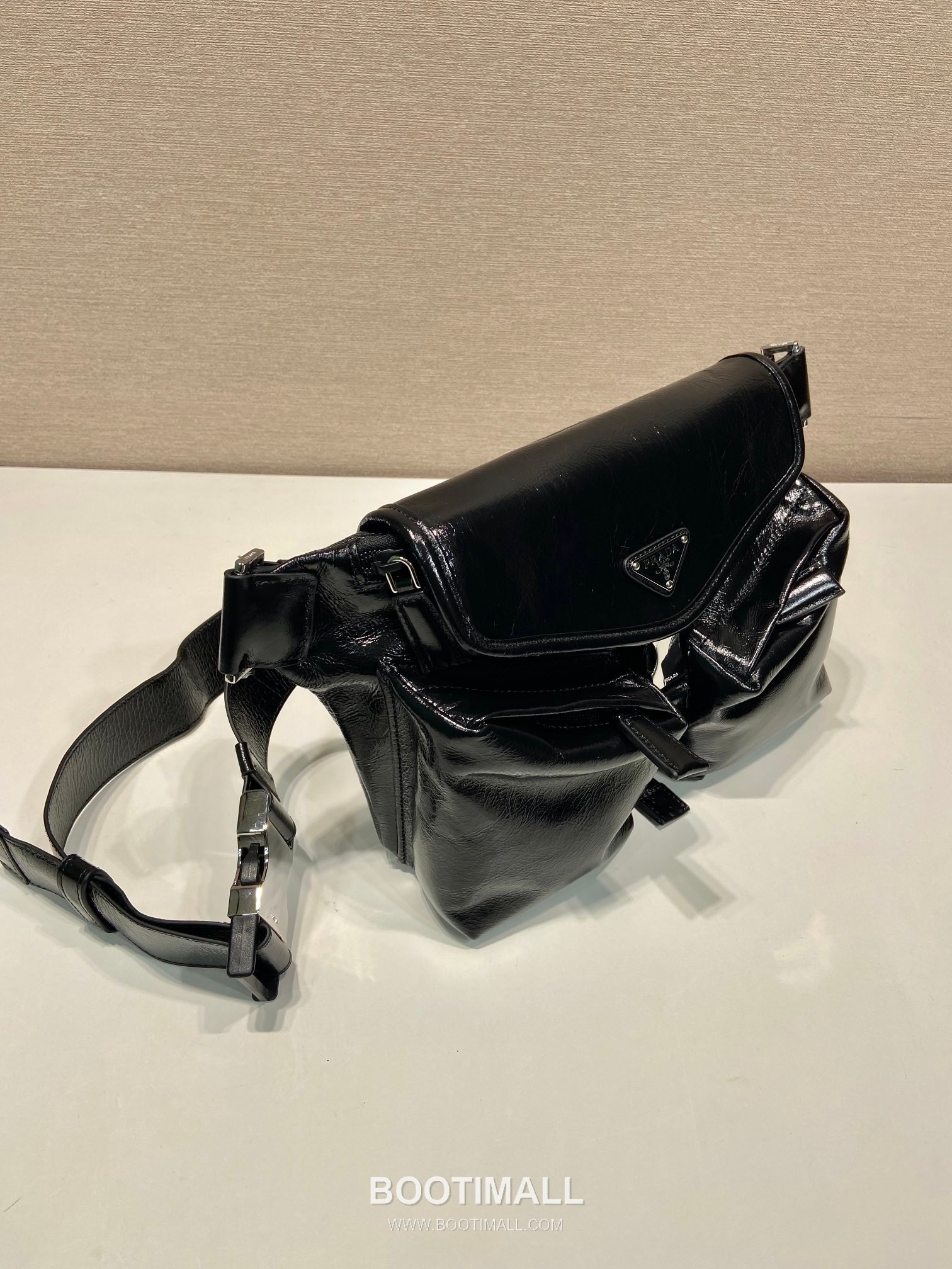 Prada Oiled Calfskin Belt Bag with Flap Buckle Multi Pocket Detail 프라다 오일드 카프스킨 플랩 버클 멀티포켓 벨트 크로스백 2VH174 25cm 3