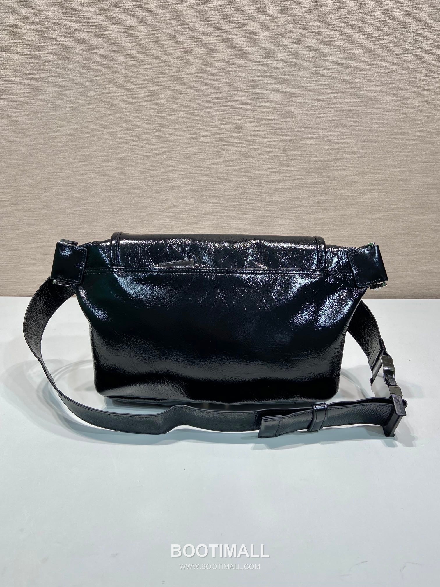 Prada Oiled Calfskin Belt Bag with Flap Buckle Multi Pocket Detail 프라다 오일드 카프스킨 플랩 버클 멀티포켓 벨트 크로스백 2VH174 25cm 4