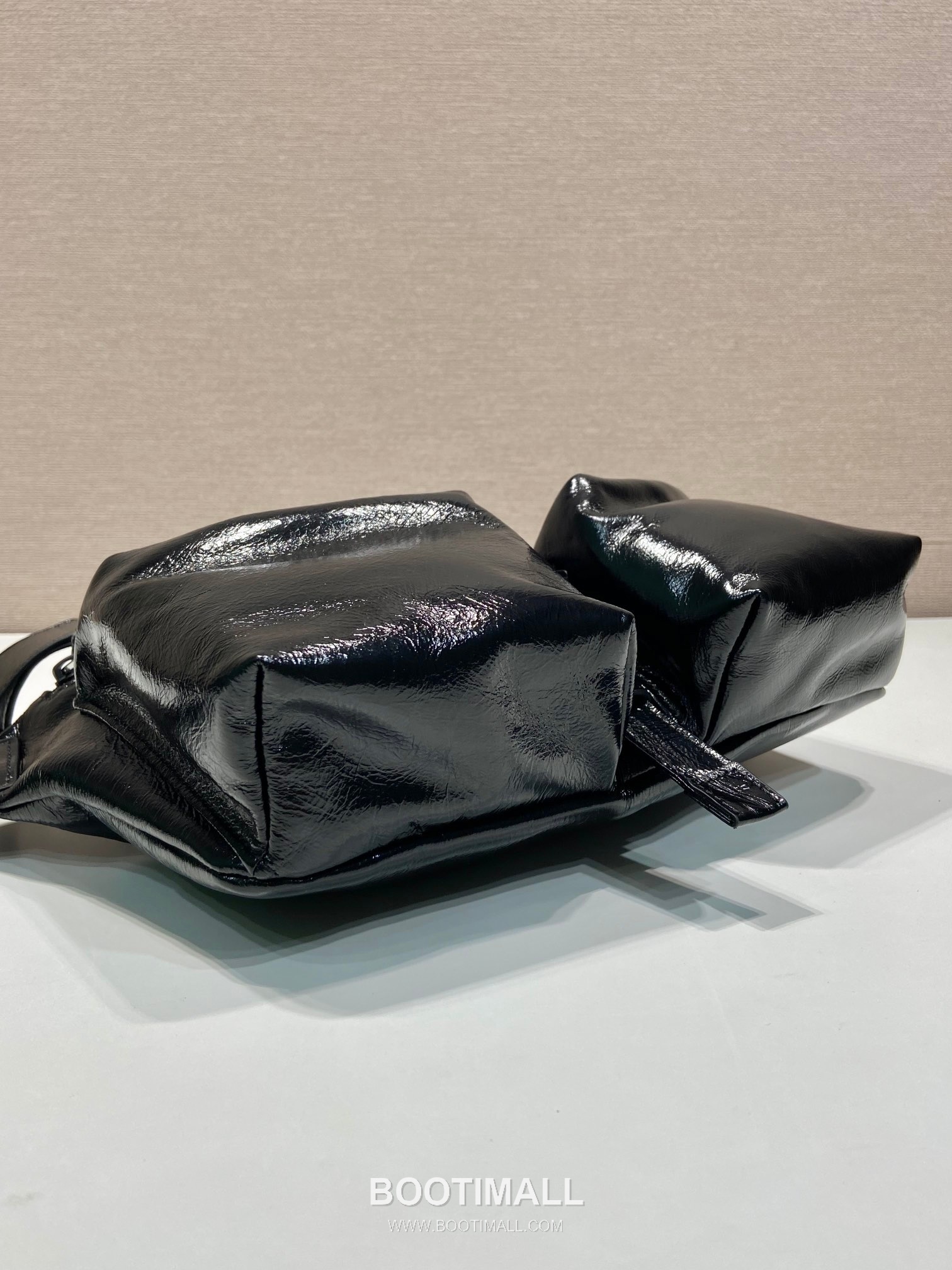 Prada Oiled Calfskin Belt Bag with Flap Buckle Multi Pocket Detail 프라다 오일드 카프스킨 플랩 버클 멀티포켓 벨트 크로스백 2VH174 25cm 5