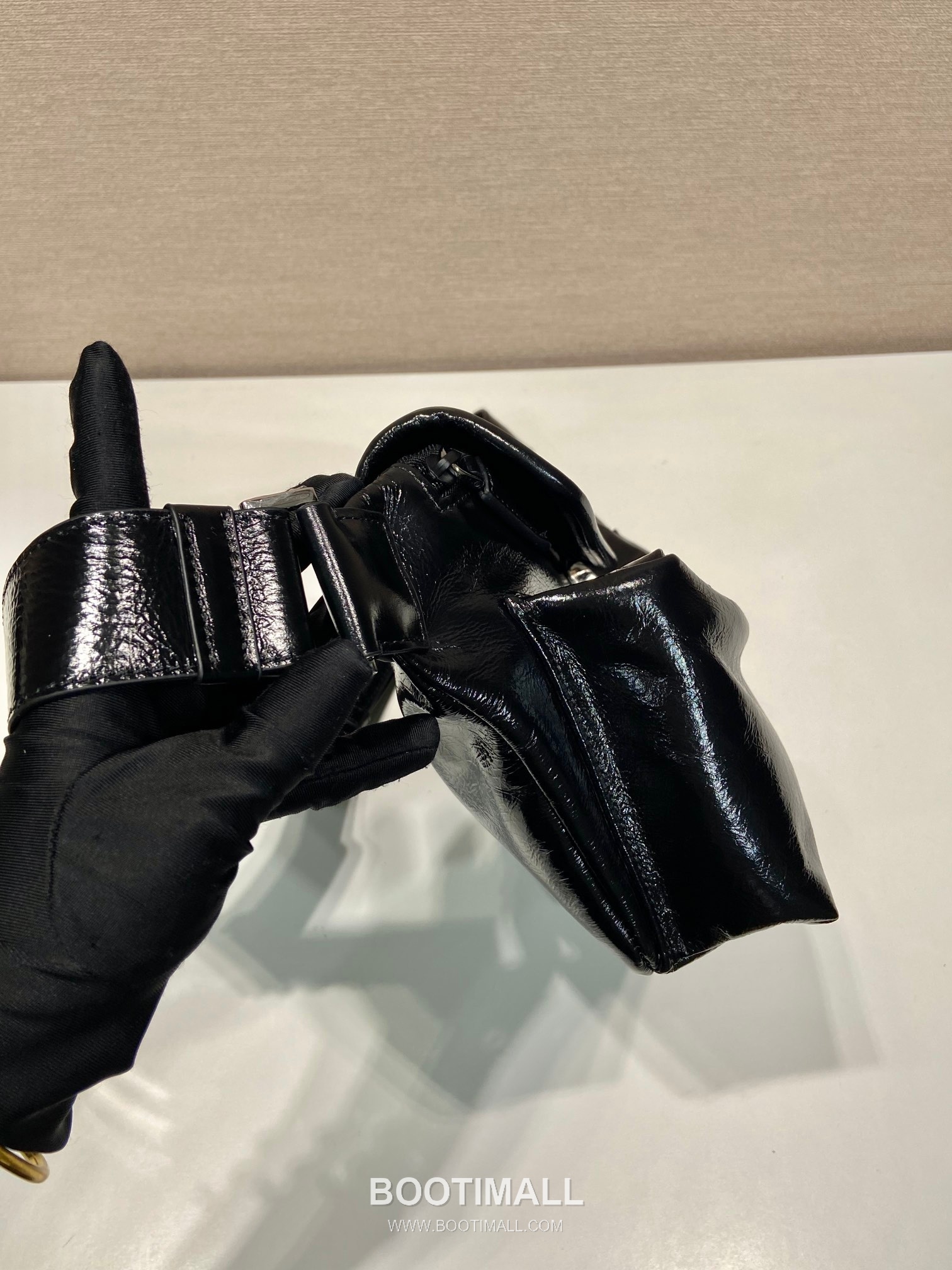 Prada Oiled Calfskin Belt Bag with Flap Buckle Multi Pocket Detail 프라다 오일드 카프스킨 플랩 버클 멀티포켓 벨트 크로스백 2VH174 25cm 6