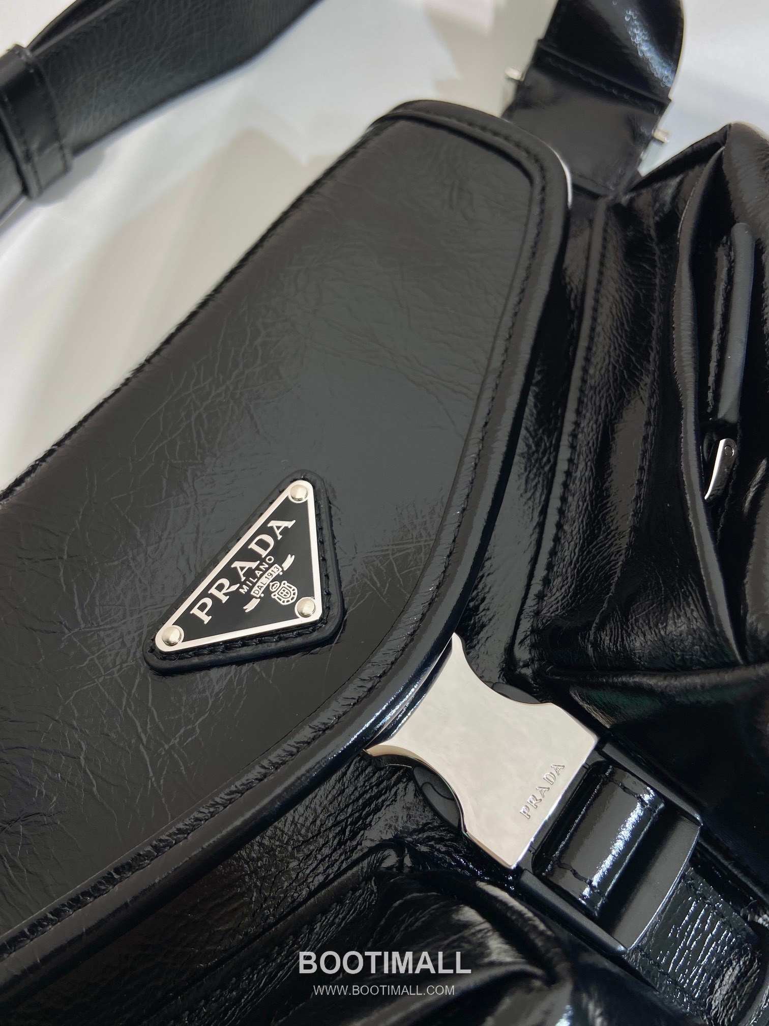 Prada Oiled Calfskin Belt Bag with Flap Buckle Multi Pocket Detail 프라다 오일드 카프스킨 플랩 버클 멀티포켓 벨트 크로스백 2VH174 25cm 7