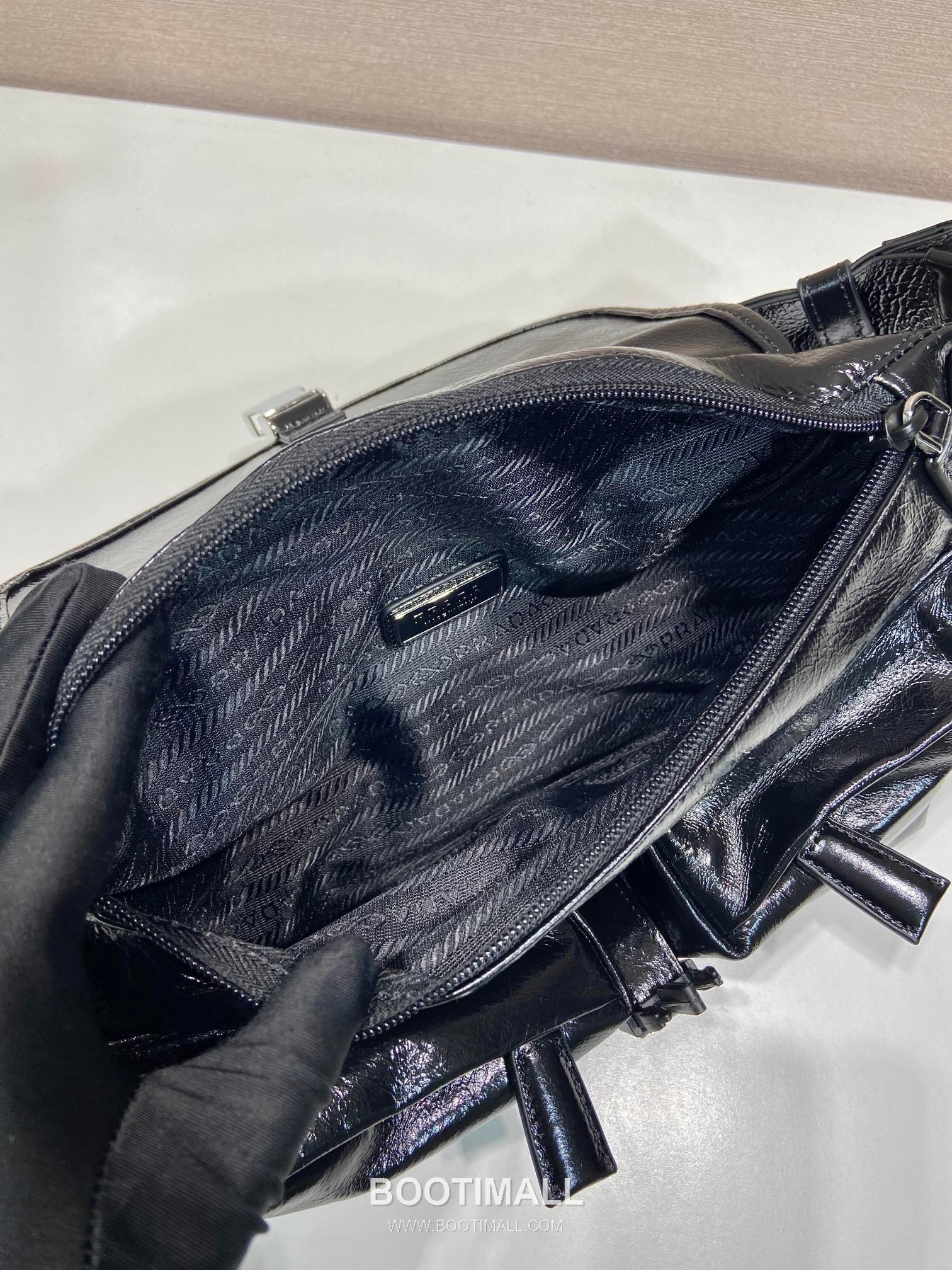 Prada Oiled Calfskin Belt Bag with Flap Buckle Multi Pocket Detail 프라다 오일드 카프스킨 플랩 버클 멀티포켓 벨트 크로스백 2VH174 25cm 8