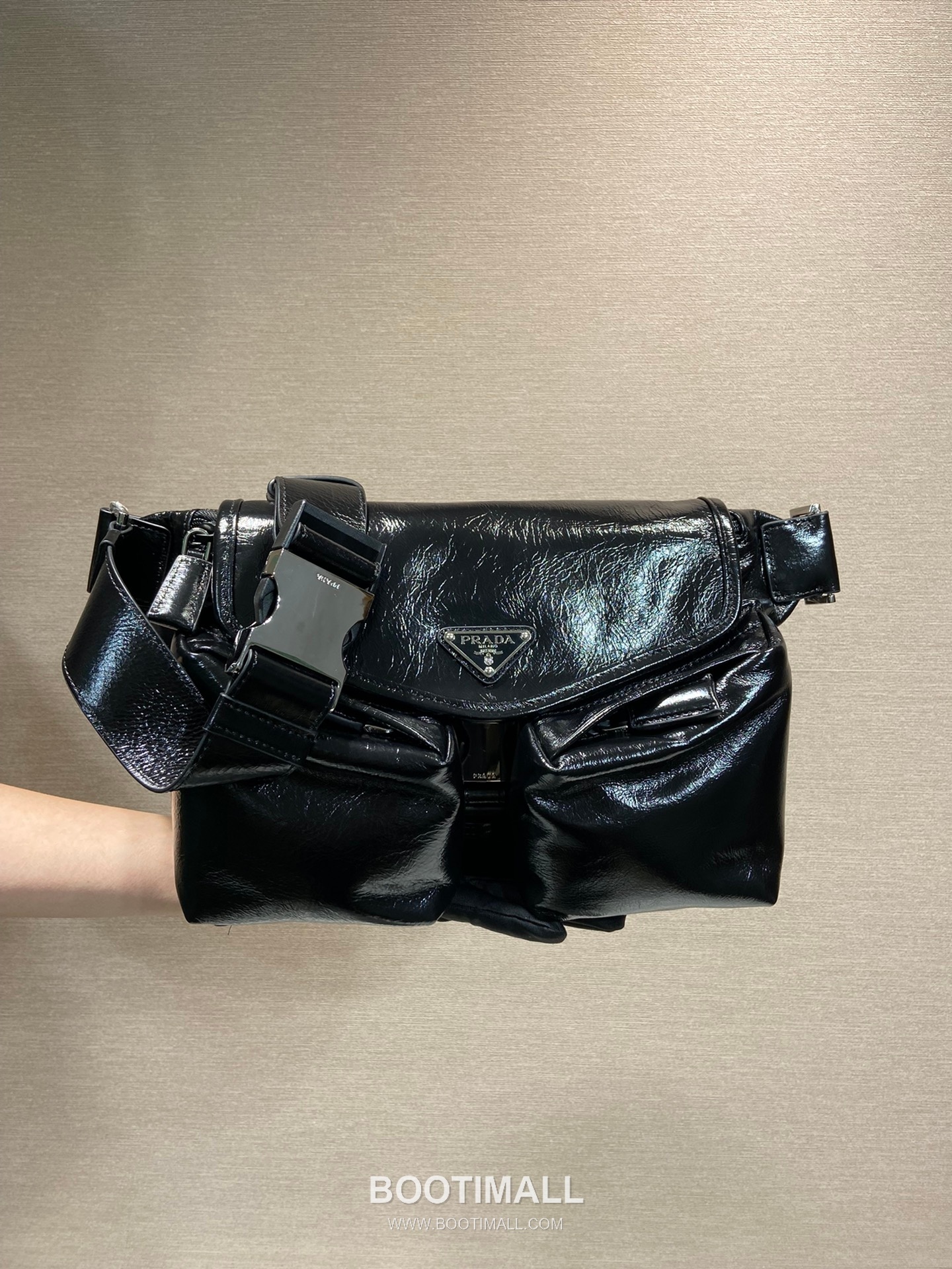 Prada Oiled Calfskin Belt Bag with Flap Buckle Multi Pocket Detail 프라다 오일드 카프스킨 플랩 버클 멀티포켓 벨트 크로스백 2VH174 25cm 11