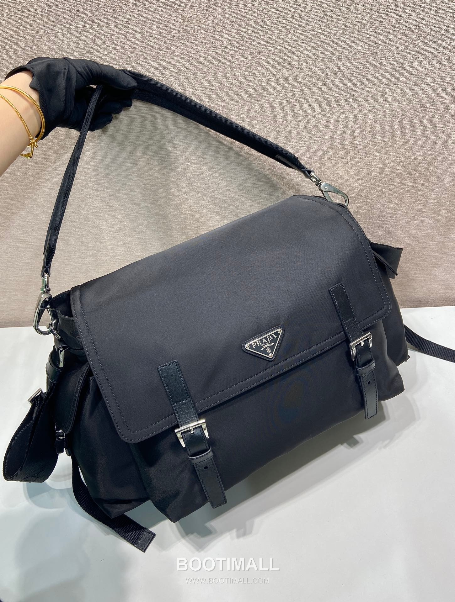 Prada Explore Re-Nylon Leather Travel Bag with Flap Multi Pocket Detail 프라다 익스플로어 리나일론 레더 플랩 멀티포켓 더플 토트백 2VD082A-1 42cm 2