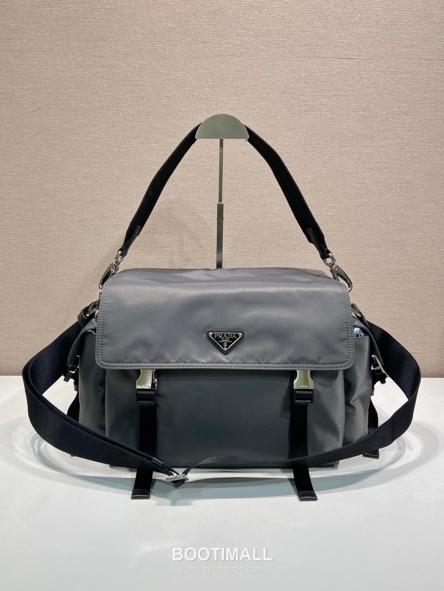 Prada Explore Re-Nylon Leather Travel Bag with Flap Multi Pocket Detail 프라다 익스플로어 리나일론 레더 플랩 멀티포켓 더플 토트백 2VD082 42cm 1