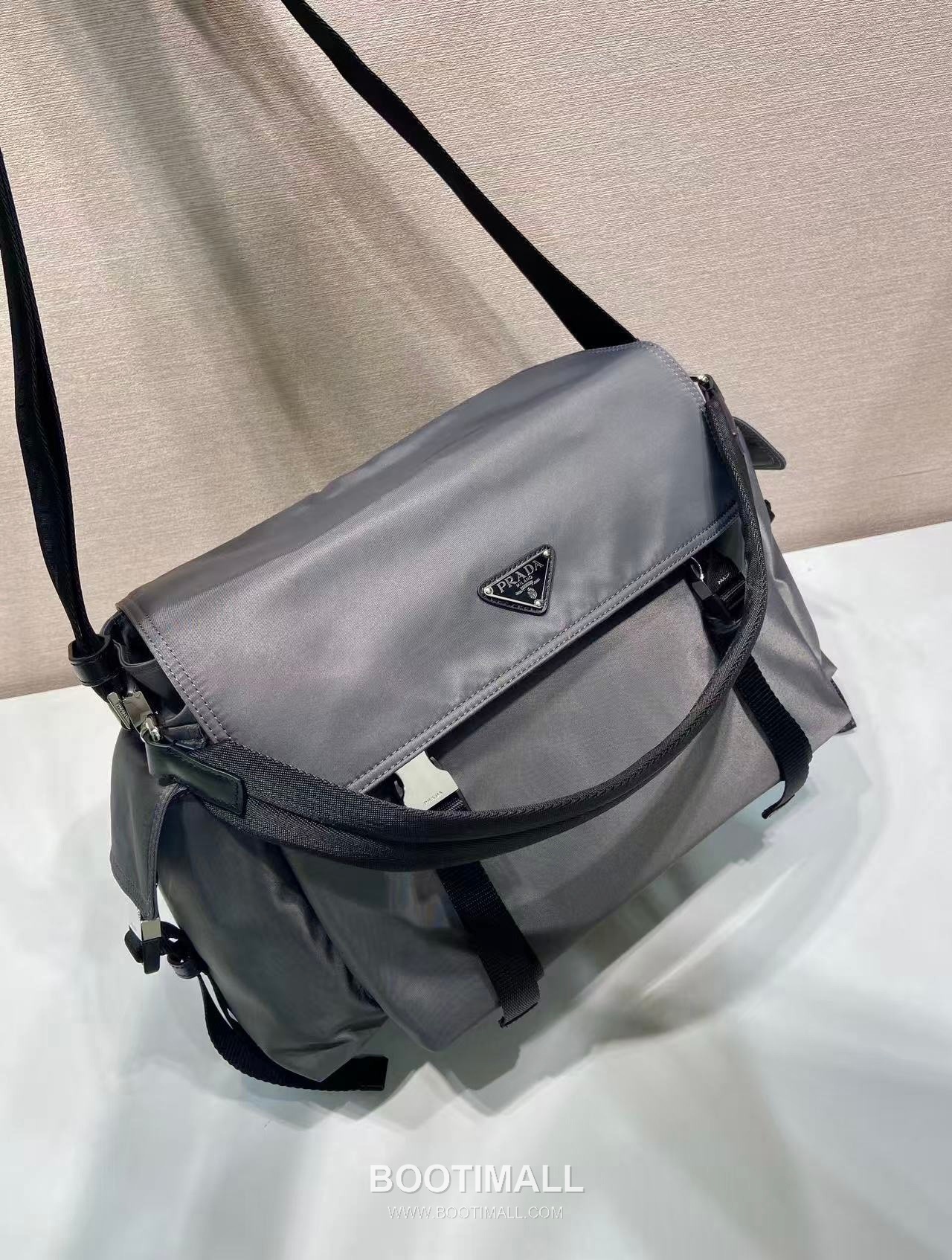Prada Explore Re-Nylon Leather Travel Bag with Flap Multi Pocket Detail 프라다 익스플로어 리나일론 레더 플랩 멀티포켓 더플 토트백 2VD082 42cm 3
