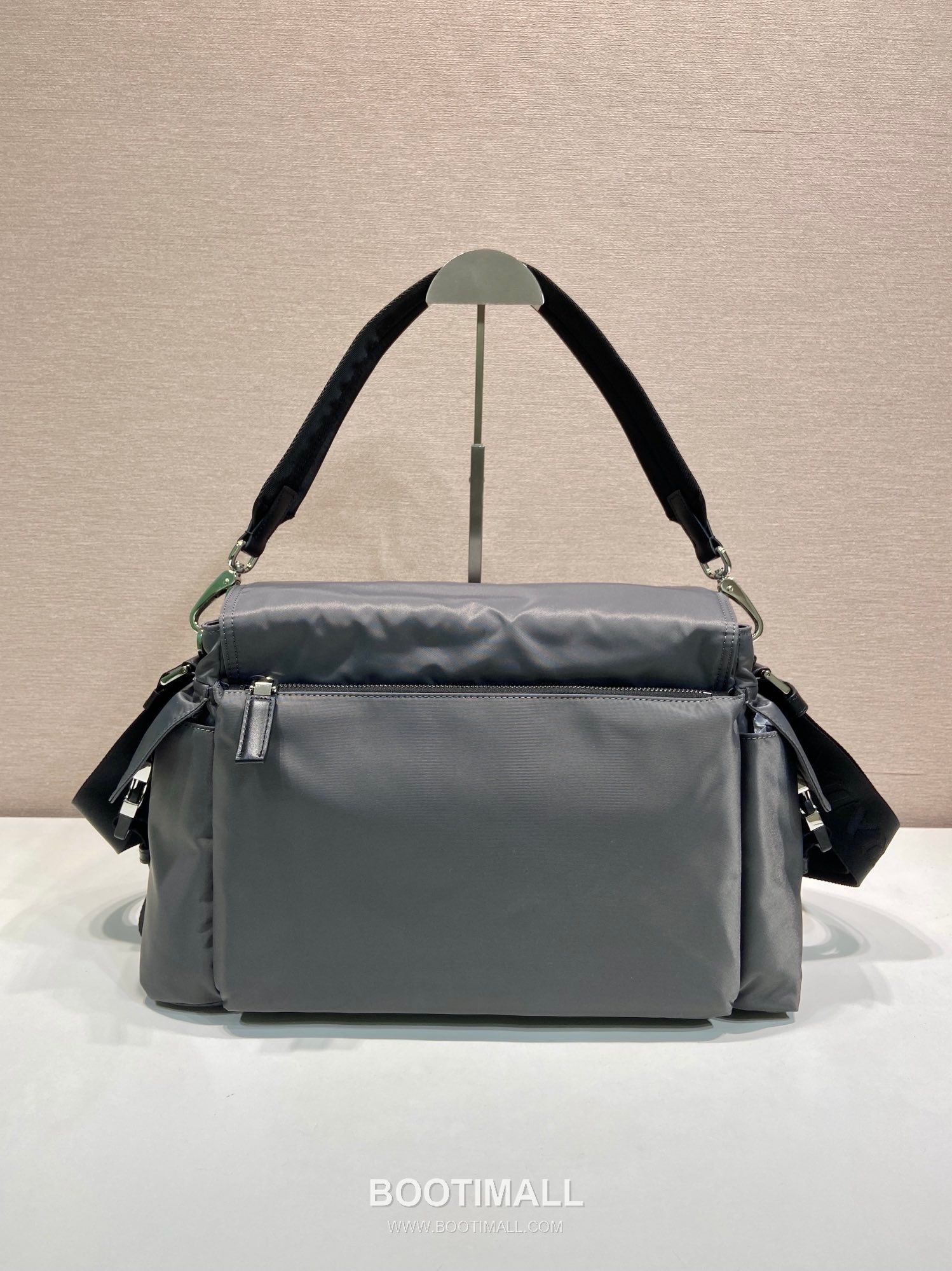 Prada Explore Re-Nylon Leather Travel Bag with Flap Multi Pocket Detail 프라다 익스플로어 리나일론 레더 플랩 멀티포켓 더플 토트백 2VD082 42cm 4