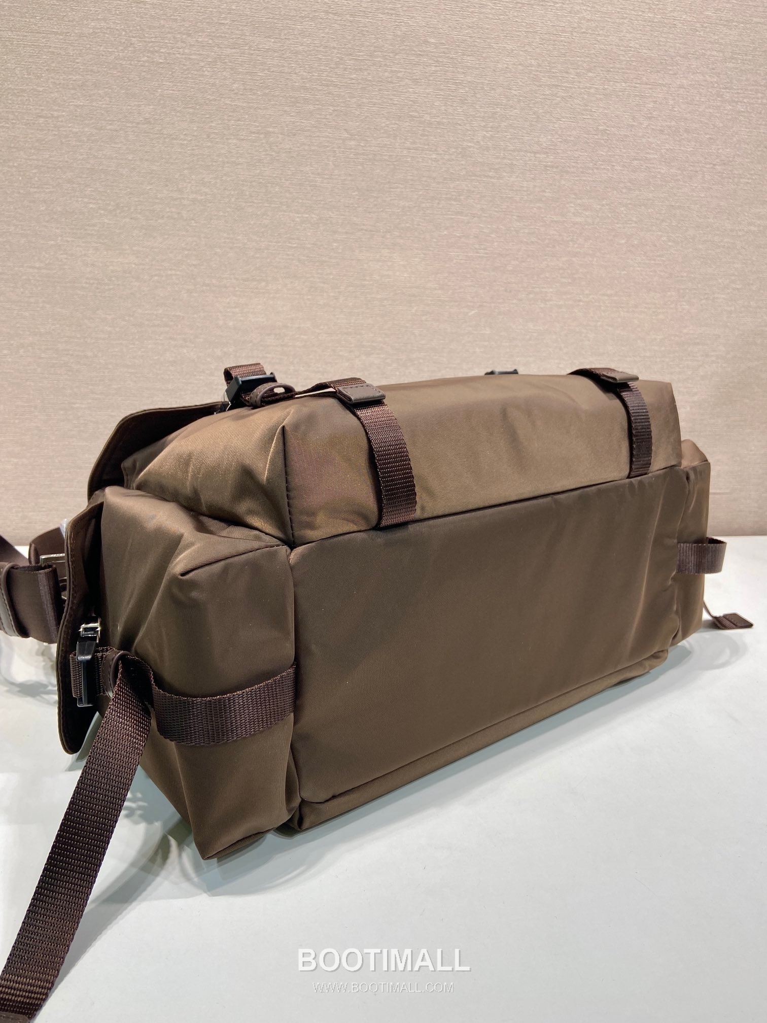 Prada Explore Re-Nylon Leather Travel Bag with Flap Multi Pocket Detail 프라다 익스플로어 리나일론 레더 플랩 멀티포켓 더플 토트백 2VD082 42cm 6