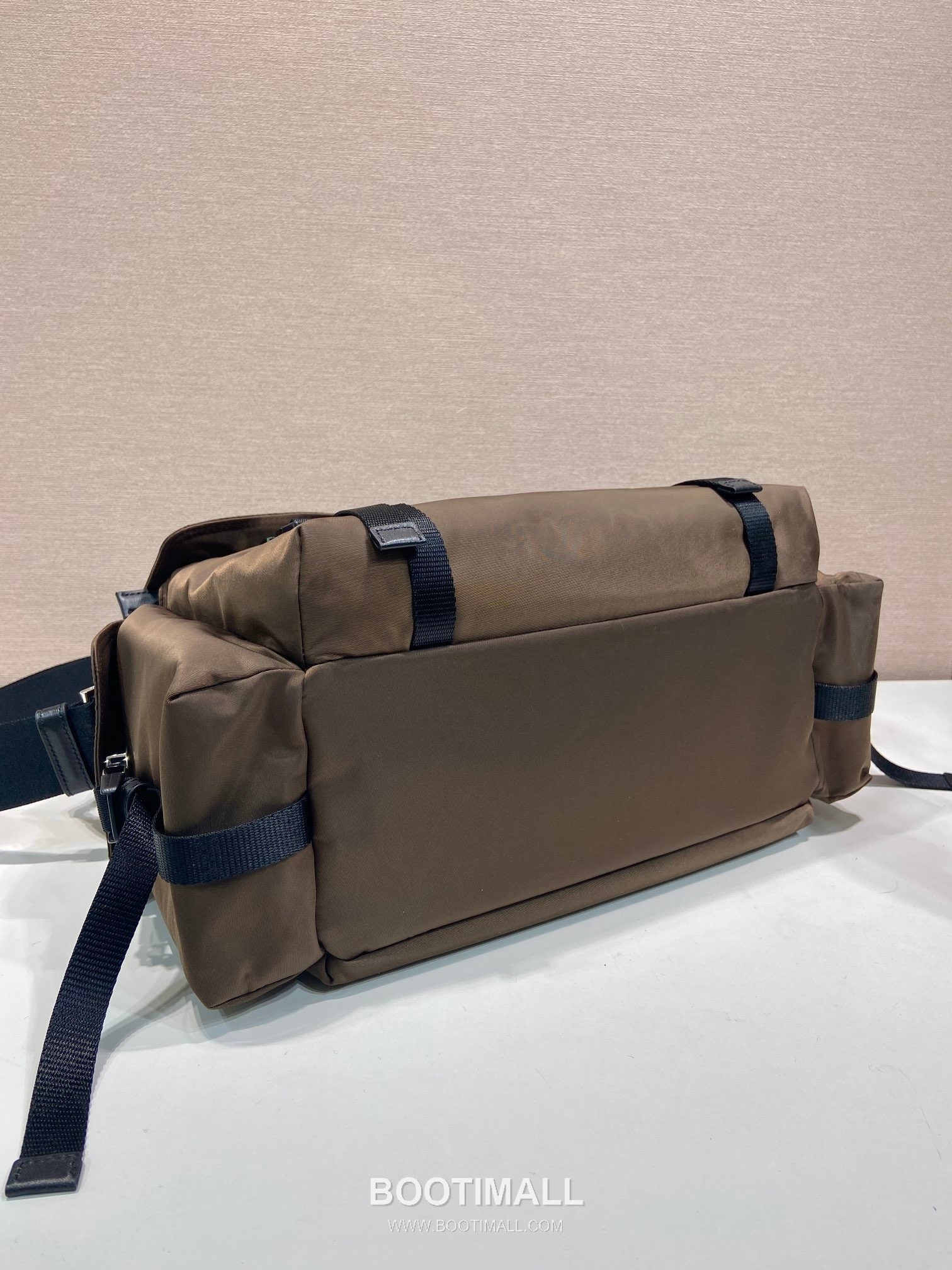 Prada Explore Re-Nylon Leather Travel Bag with Flap Multi Pocket Detail 프라다 익스플로어 리나일론 레더 플랩 멀티포켓 더플 토트백 2VD082 42cm 6