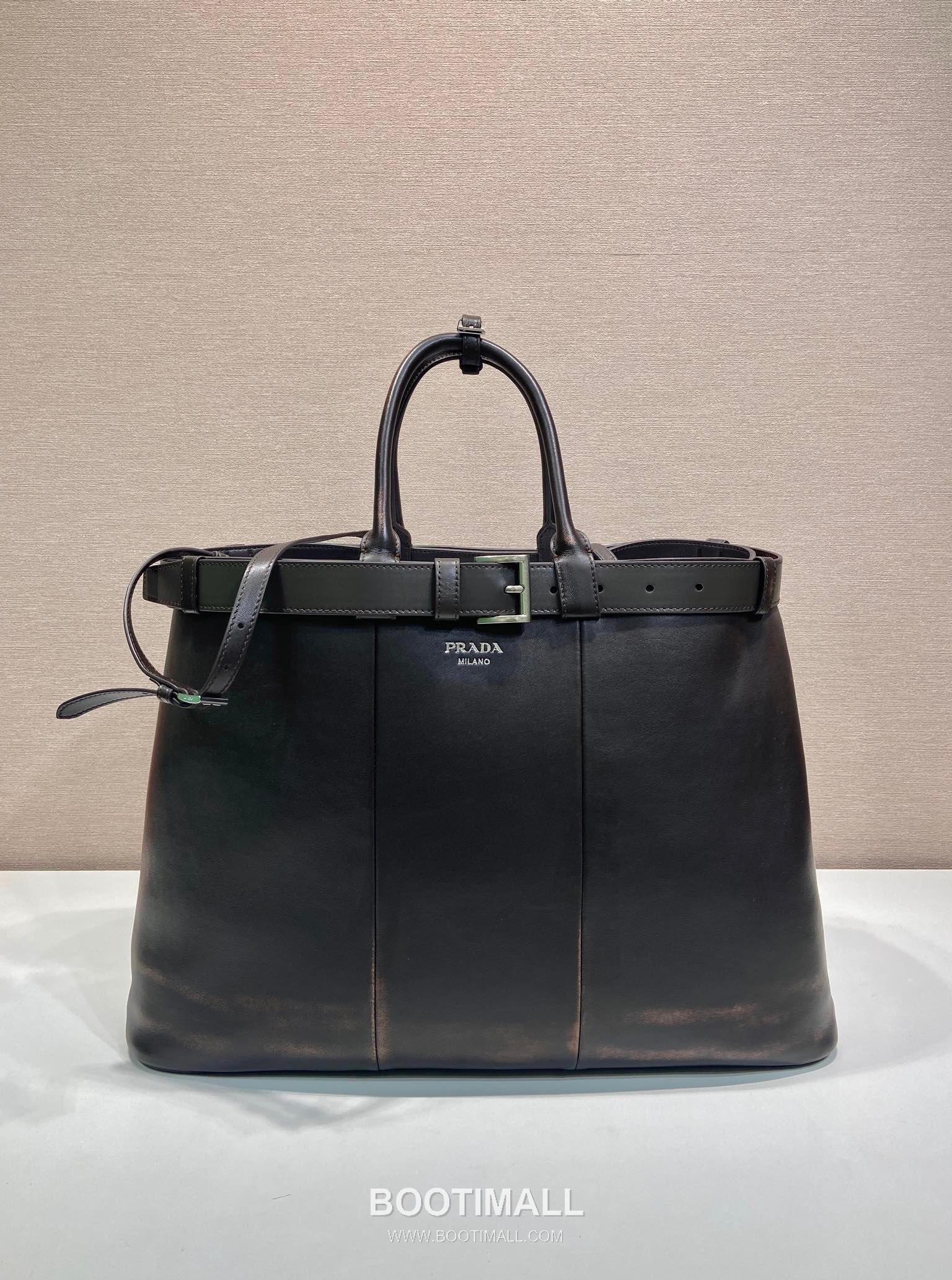 Prada Vintage Calfskin Tote Bag with Triple Compartment Detail 프라다 빈티지 카프스킨 트리플 컴파트먼트 토트백 1BG126 48cm 1