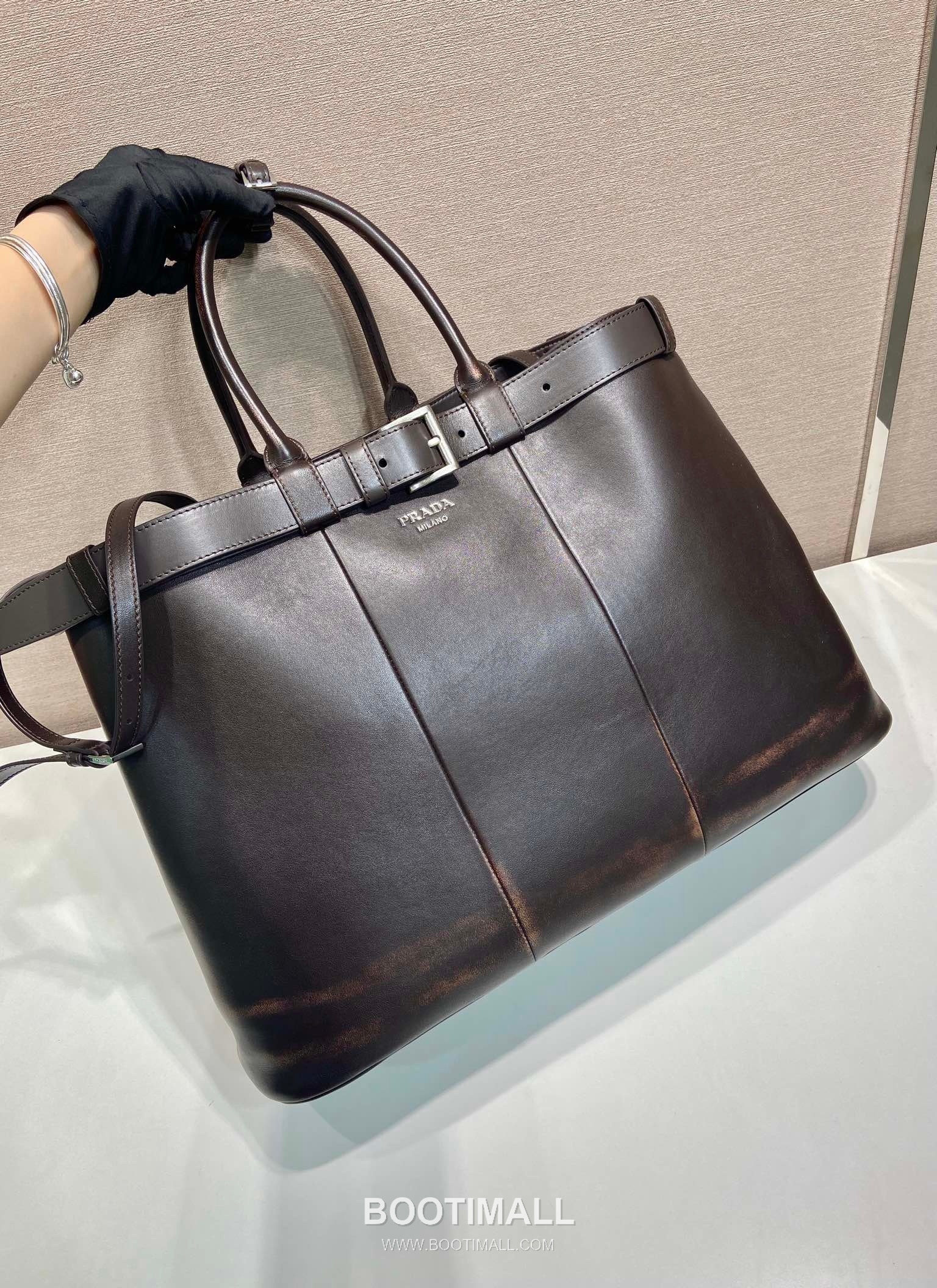 Prada Vintage Calfskin Tote Bag with Triple Compartment Detail 프라다 빈티지 카프스킨 트리플 컴파트먼트 토트백 1BG126 48cm 2