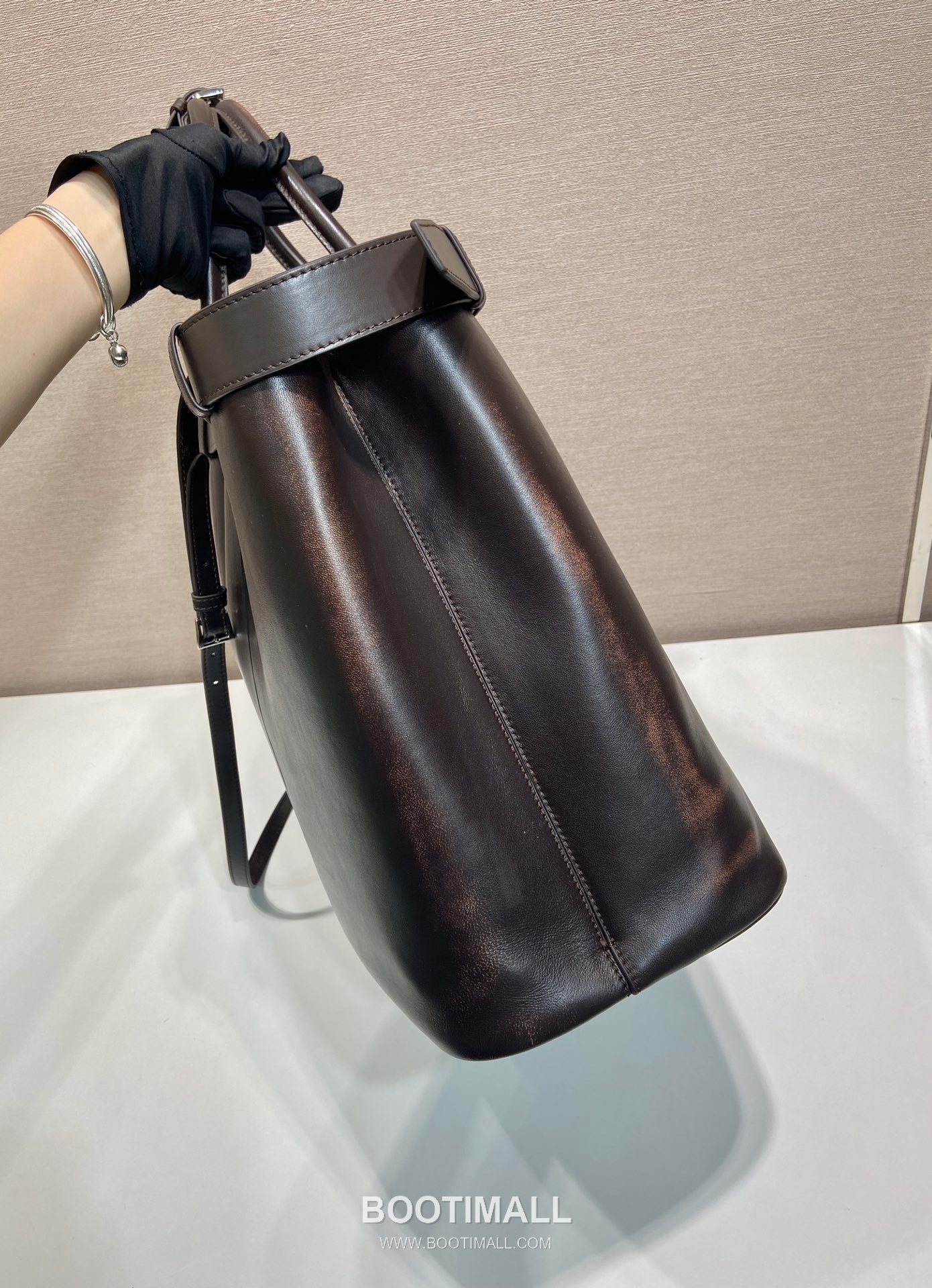 Prada Vintage Calfskin Tote Bag with Triple Compartment Detail 프라다 빈티지 카프스킨 트리플 컴파트먼트 토트백 1BG126 48cm 5