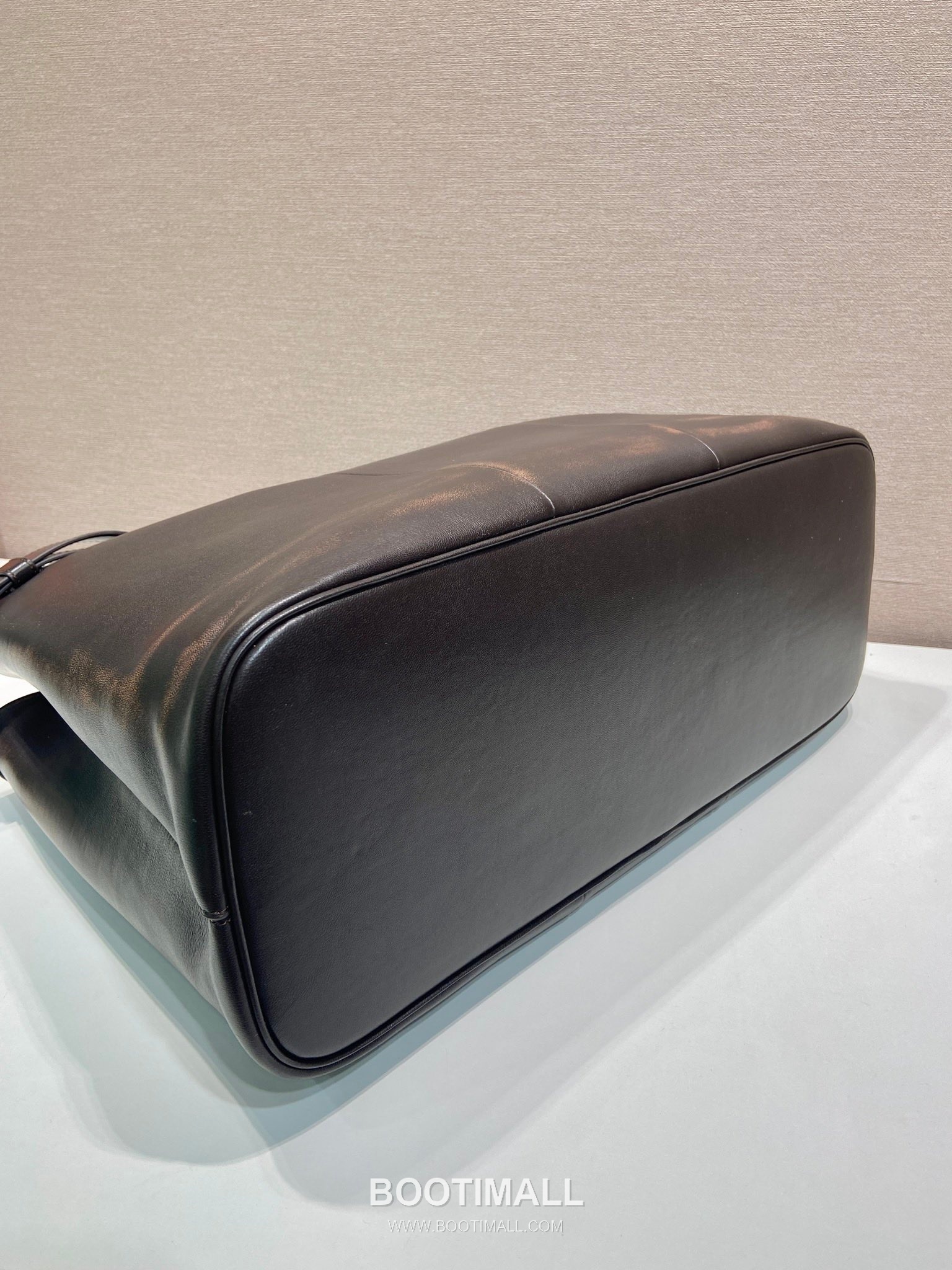 Prada Vintage Calfskin Tote Bag with Triple Compartment Detail 프라다 빈티지 카프스킨 트리플 컴파트먼트 토트백 1BG126 48cm 6