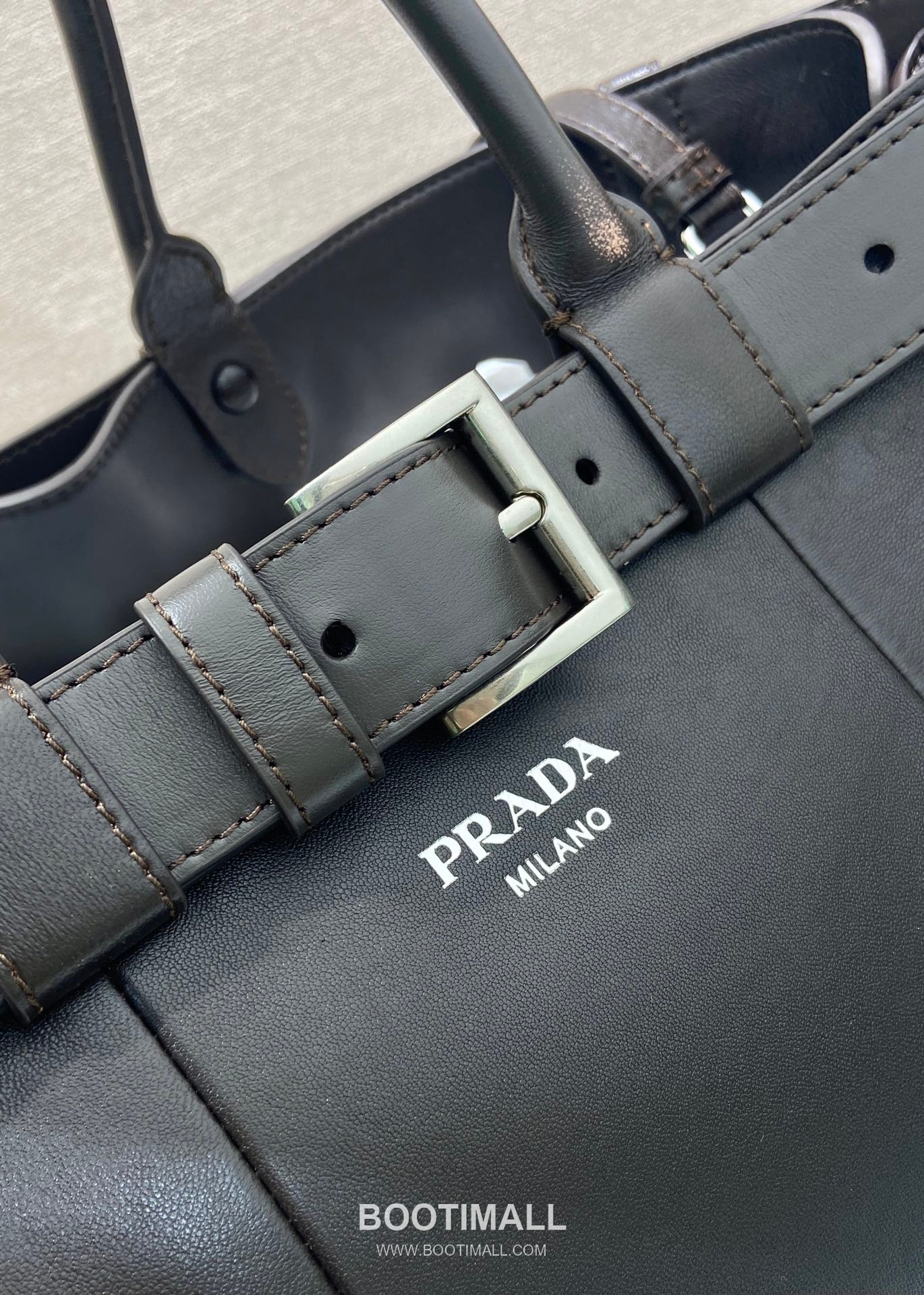 Prada Vintage Calfskin Tote Bag with Triple Compartment Detail 프라다 빈티지 카프스킨 트리플 컴파트먼트 토트백 1BG126 48cm 7