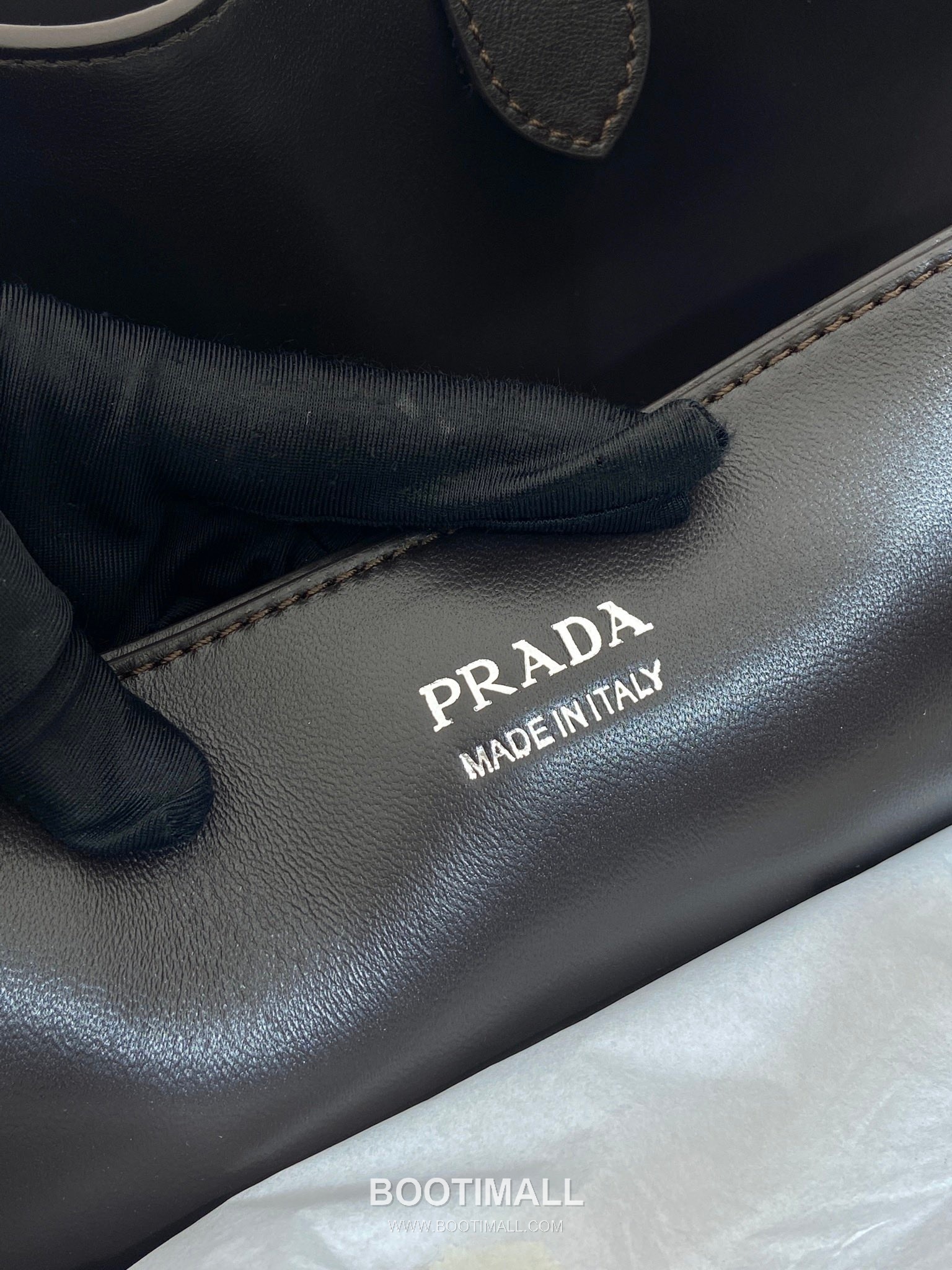 Prada Vintage Calfskin Tote Bag with Triple Compartment Detail 프라다 빈티지 카프스킨 트리플 컴파트먼트 토트백 1BG126 48cm 9