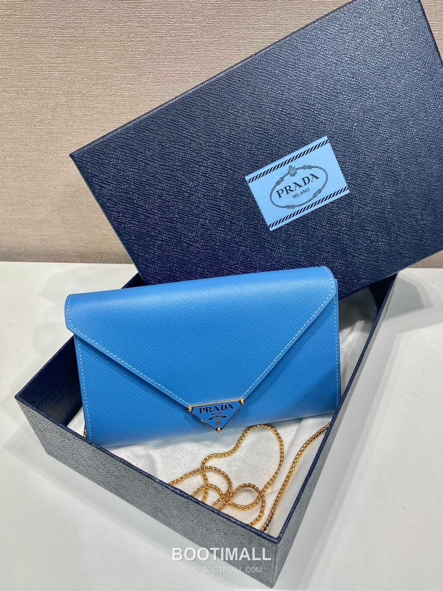 Prada Saffiano Calfskin Envelope Clutch Bag with Triangle Logo Chain Strap Detail 프라다 사피아노 카프스킨 트라이앵글 로고 체인 스트랩 엔벨로프 클러치백 1BP051 20cm 4