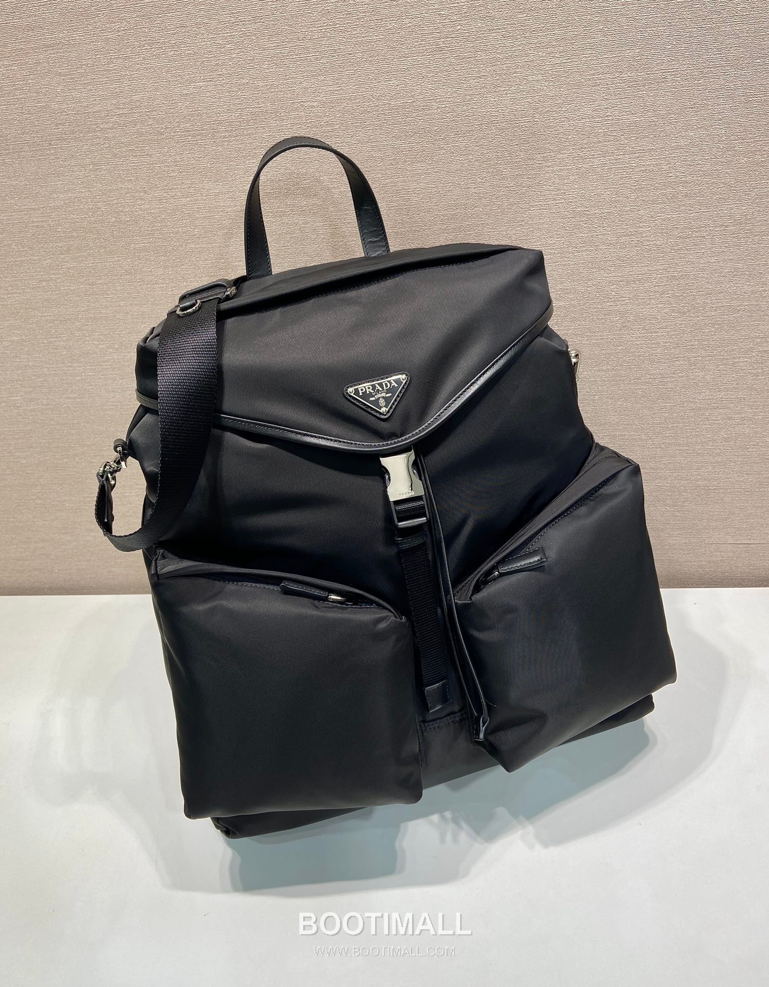 Prada Nylon Calfskin Backpack with Flap Buckle Dual Pocket Detail 프라다 나일론 카프스킨 플랩 버클 듀얼 포켓 백팩 2VZ108A 38cm 2