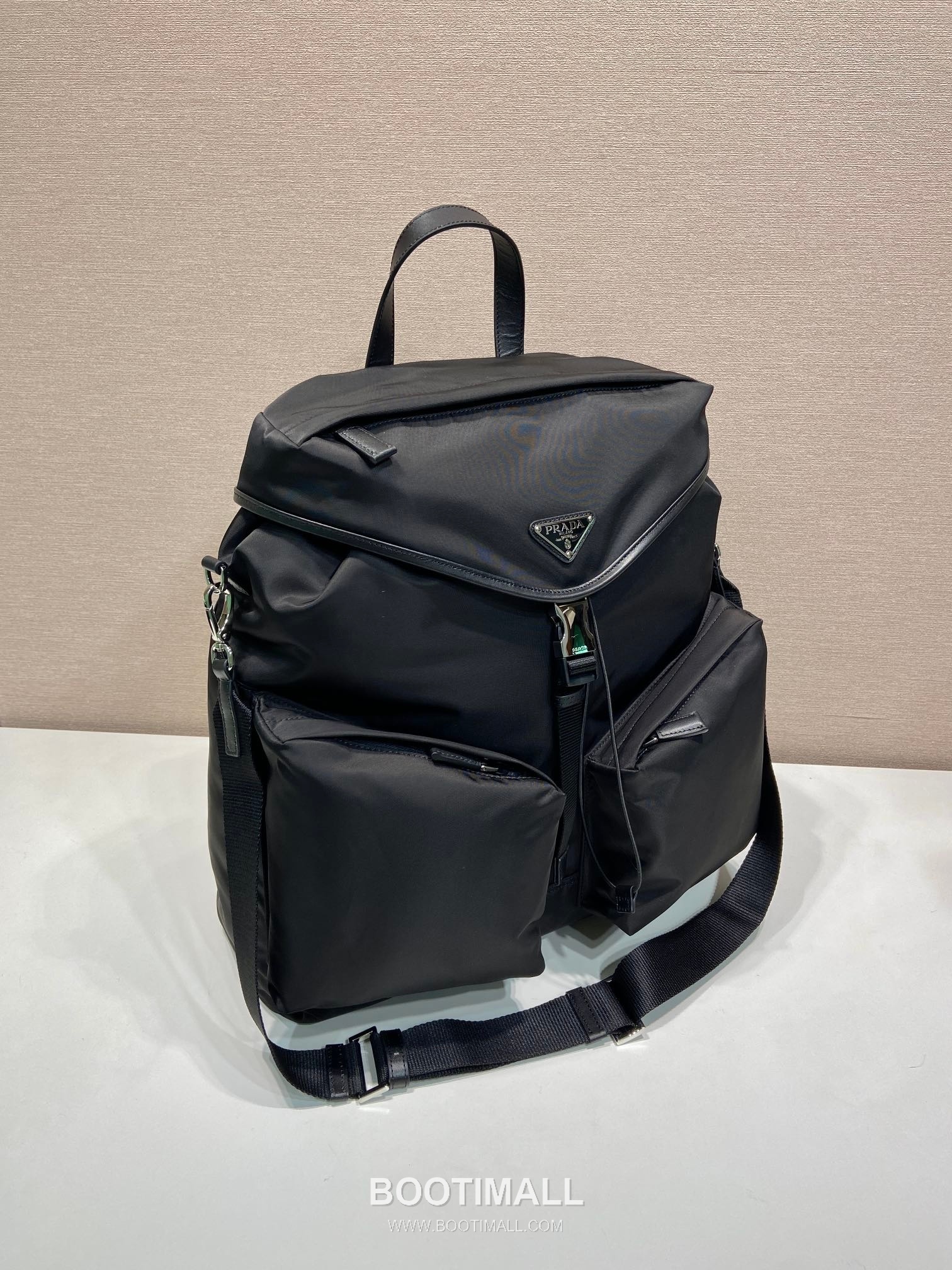 Prada Nylon Calfskin Backpack with Flap Buckle Dual Pocket Detail 프라다 나일론 카프스킨 플랩 버클 듀얼 포켓 백팩 2VZ108A 38cm 3