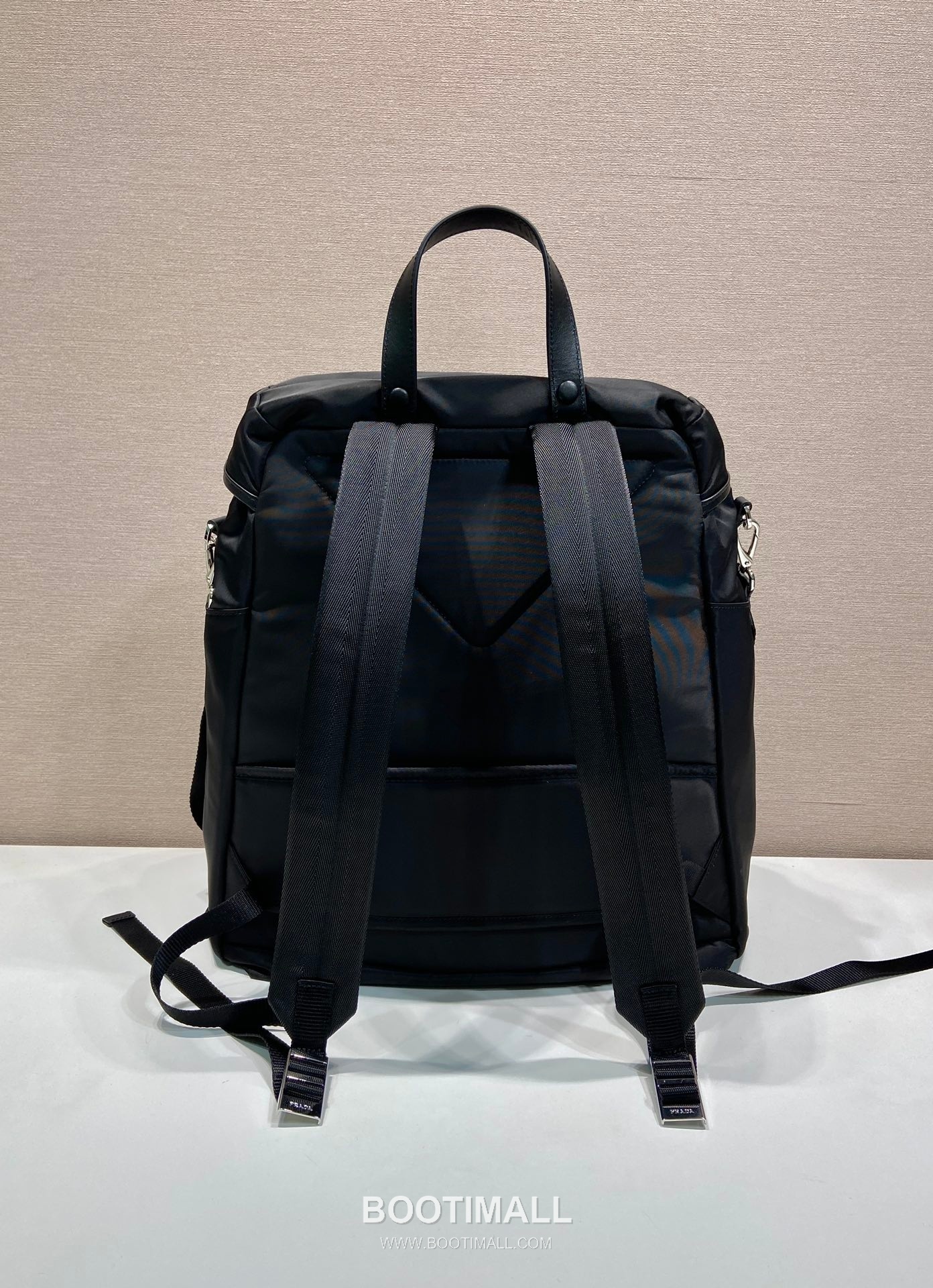 Prada Nylon Calfskin Backpack with Flap Buckle Dual Pocket Detail 프라다 나일론 카프스킨 플랩 버클 듀얼 포켓 백팩 2VZ108A 38cm 4