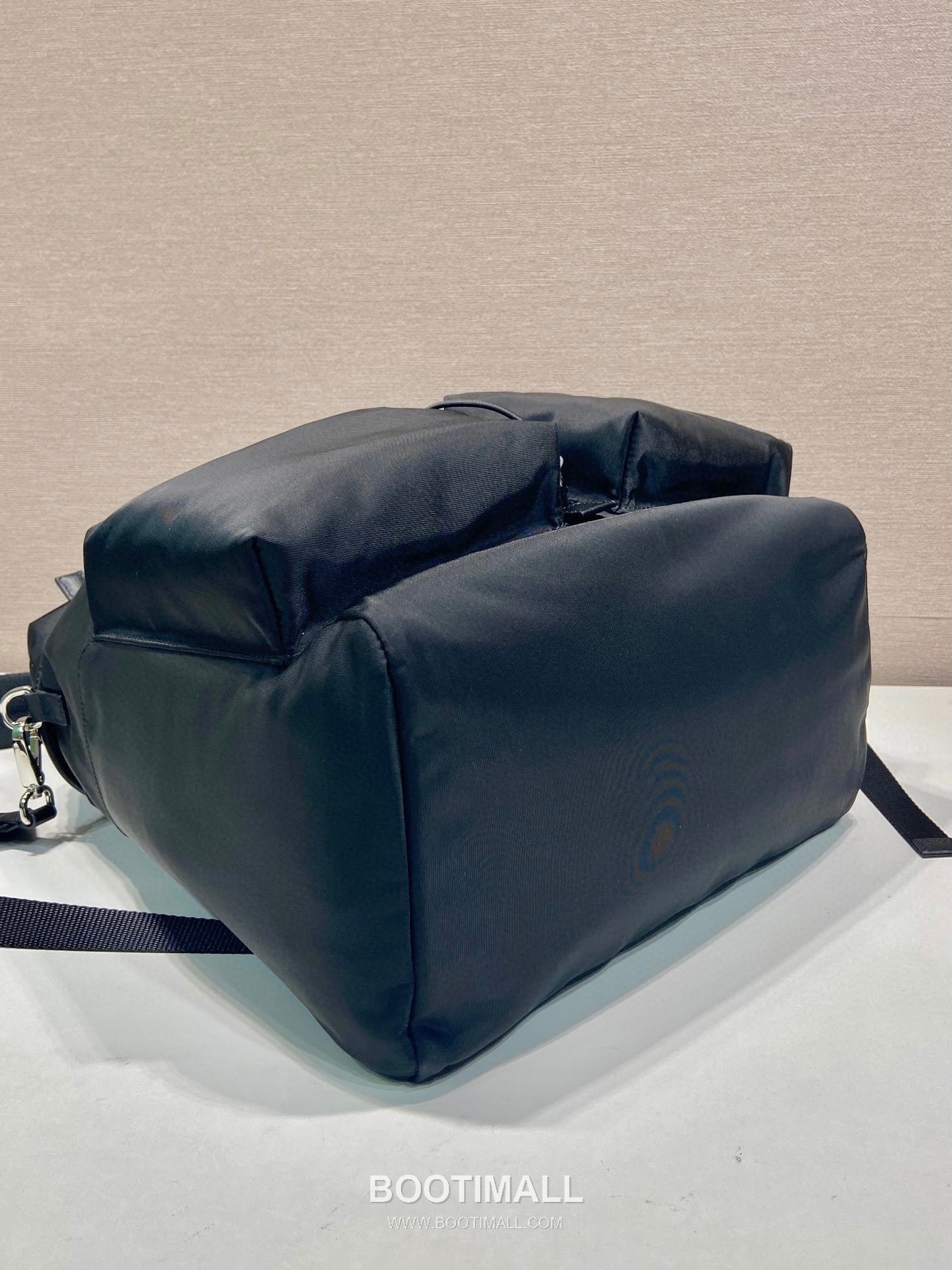 Prada Nylon Calfskin Backpack with Flap Buckle Dual Pocket Detail 프라다 나일론 카프스킨 플랩 버클 듀얼 포켓 백팩 2VZ108A 38cm 6