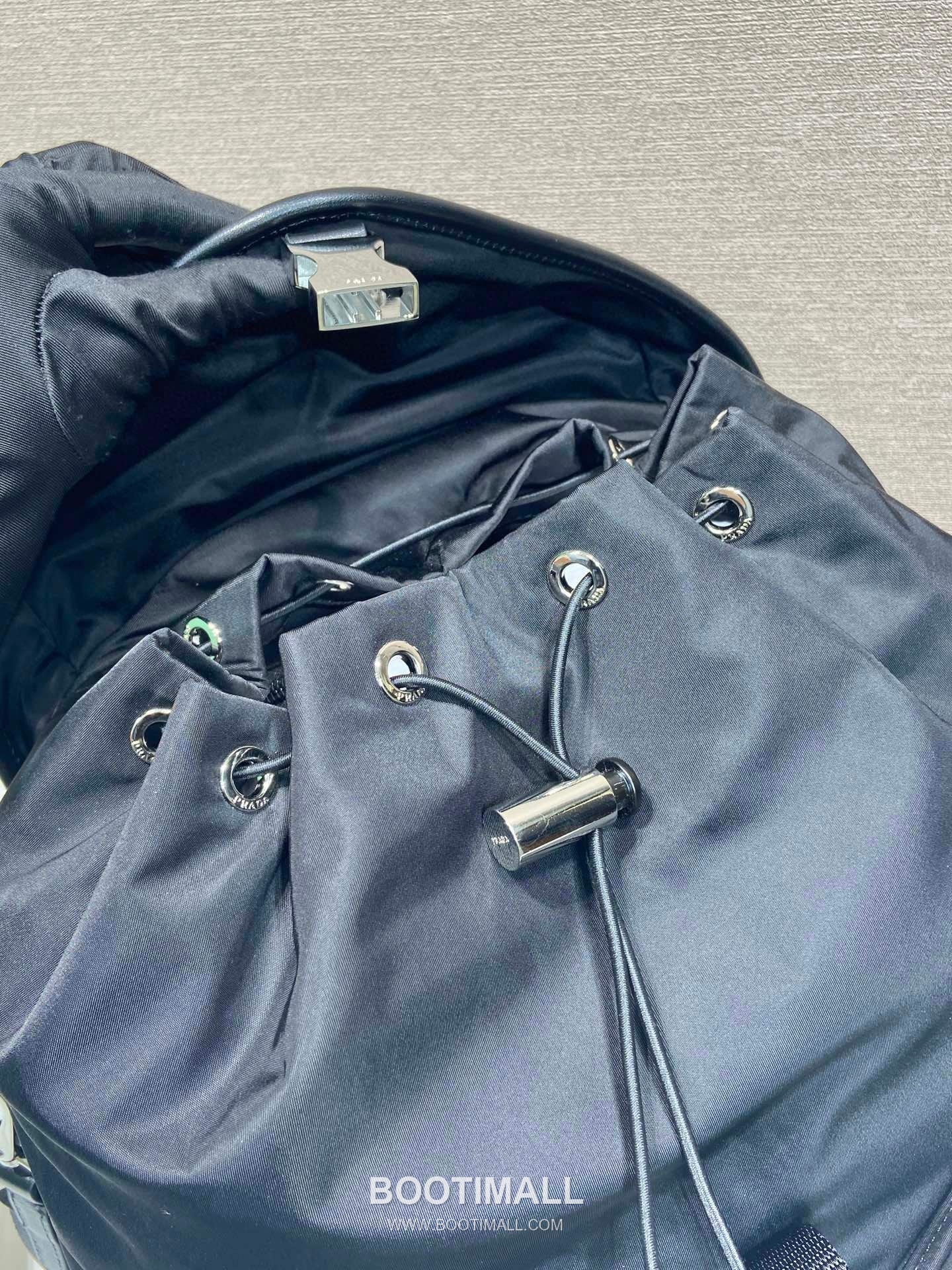 Prada Nylon Calfskin Backpack with Flap Buckle Dual Pocket Detail 프라다 나일론 카프스킨 플랩 버클 듀얼 포켓 백팩 2VZ108A 38cm 7