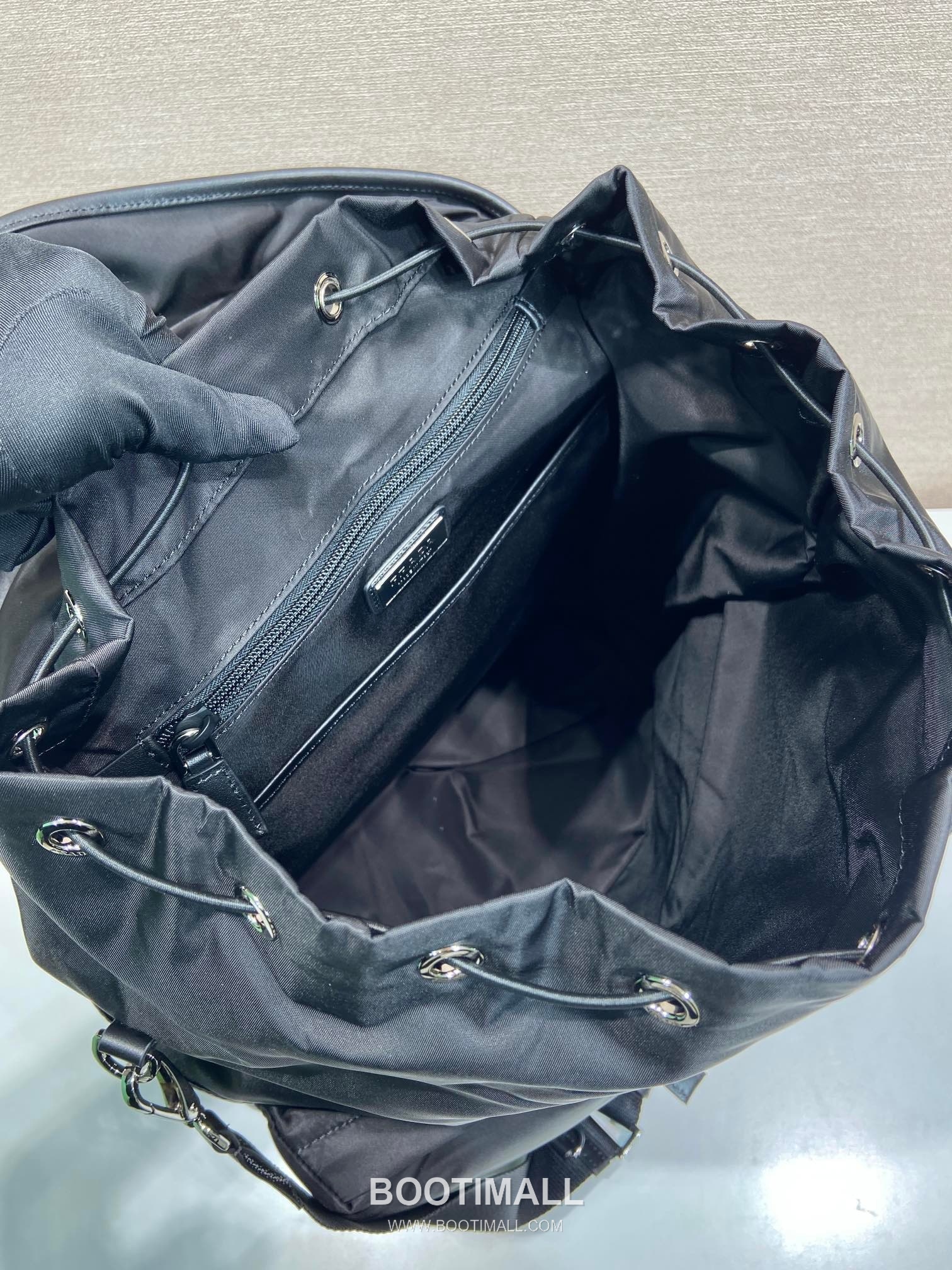 Prada Nylon Calfskin Backpack with Flap Buckle Dual Pocket Detail 프라다 나일론 카프스킨 플랩 버클 듀얼 포켓 백팩 2VZ108A 38cm 8