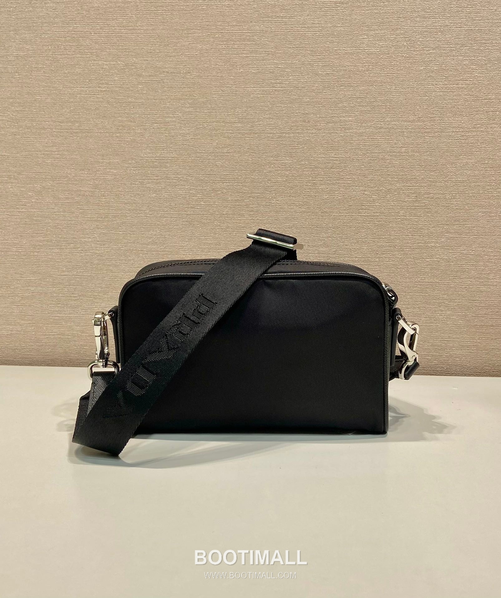Prada Re-Nylon Saffiano Calfskin Crossbody Bag with Zip Pocket Mini Pouch Detail 프라다 리나일론 사피아노 카프스킨 지퍼 포켓 미니 파우치 크로스백 2VH172 18cm 4