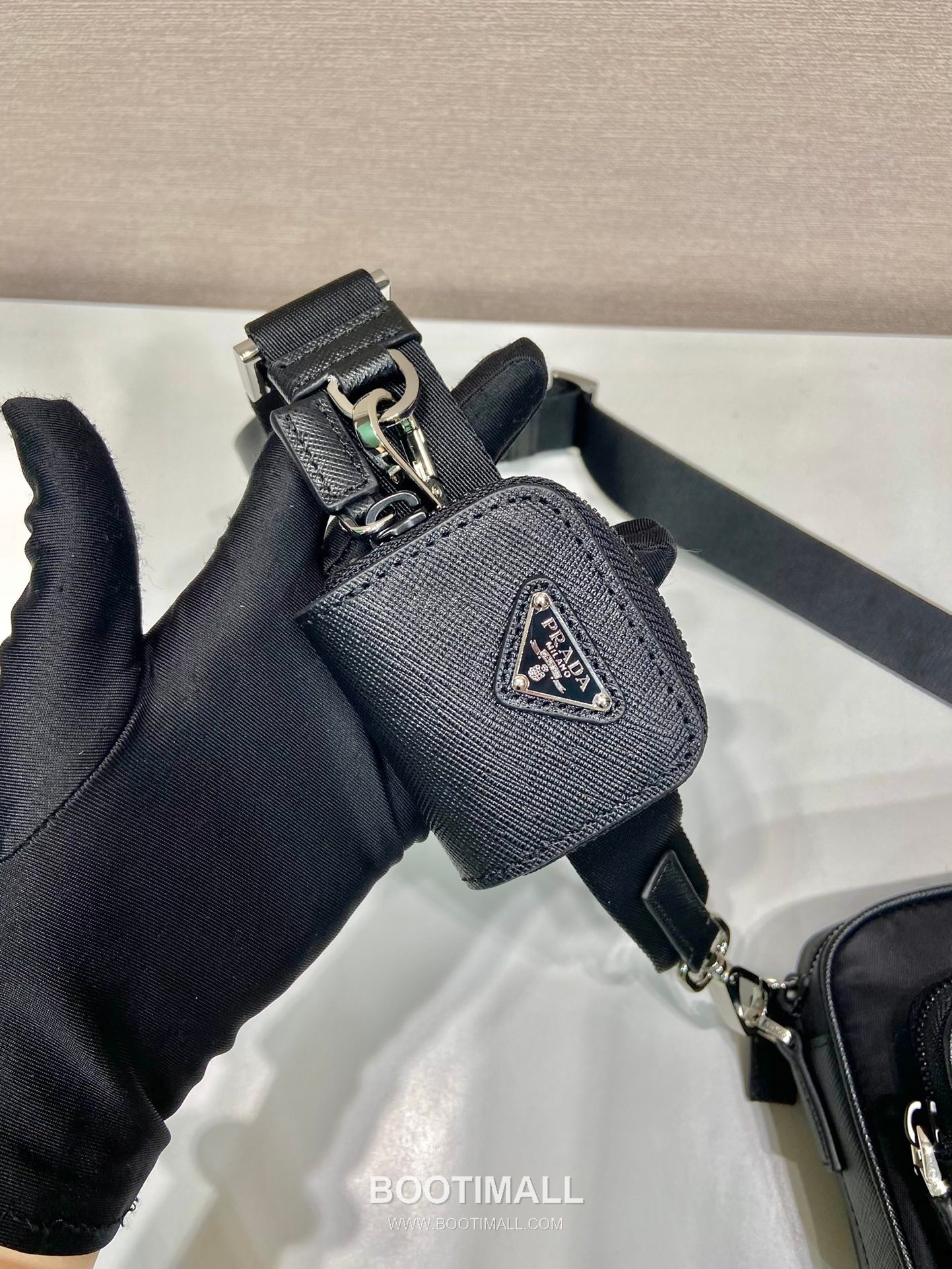 Prada Re-Nylon Saffiano Calfskin Crossbody Bag with Zip Pocket Mini Pouch Detail 프라다 리나일론 사피아노 카프스킨 지퍼 포켓 미니 파우치 크로스백 2VH172 18cm 6