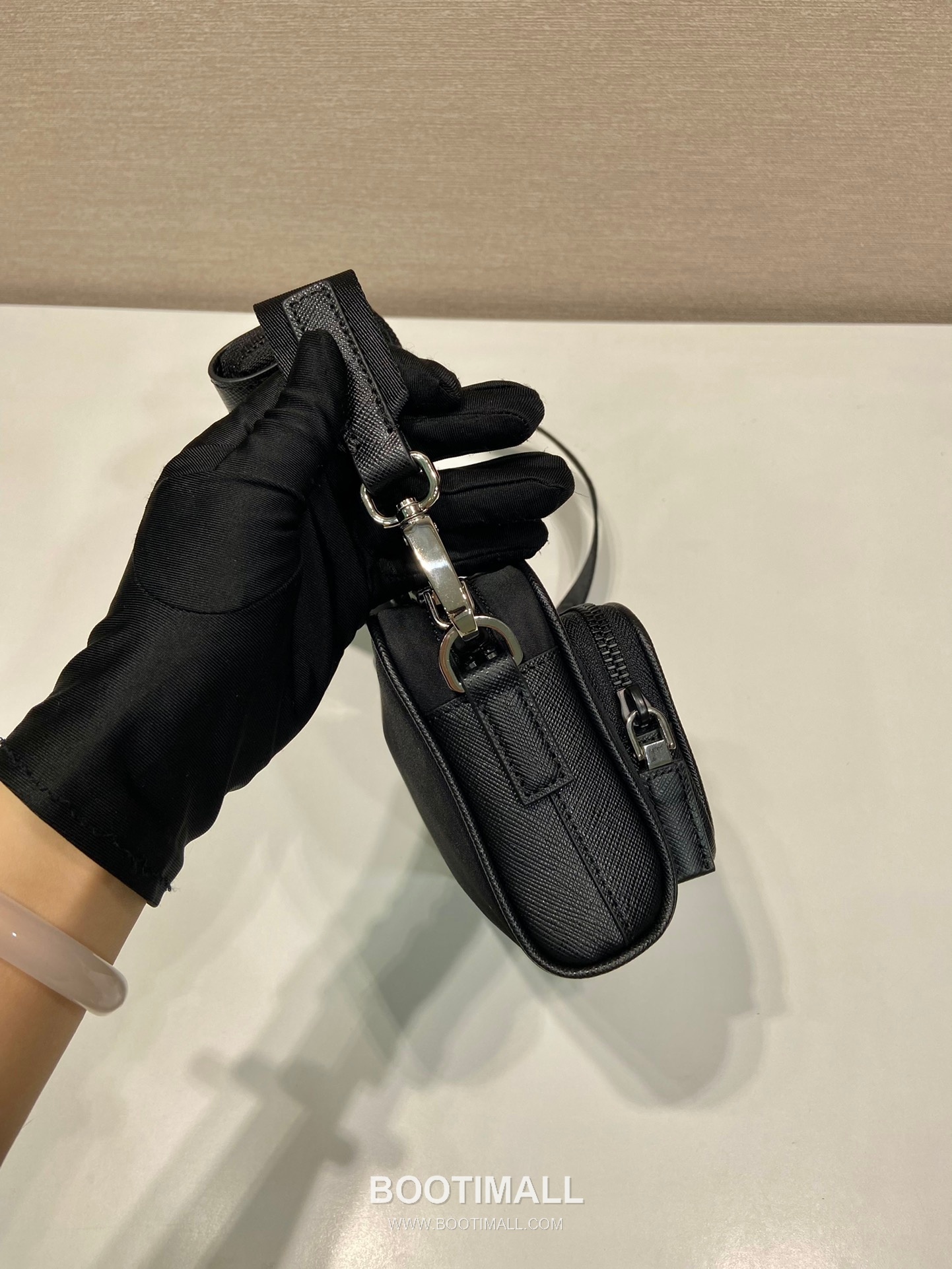 Prada Re-Nylon Saffiano Calfskin Crossbody Bag with Zip Pocket Mini Pouch Detail 프라다 리나일론 사피아노 카프스킨 지퍼 포켓 미니 파우치 크로스백 2VH172 18cm 7