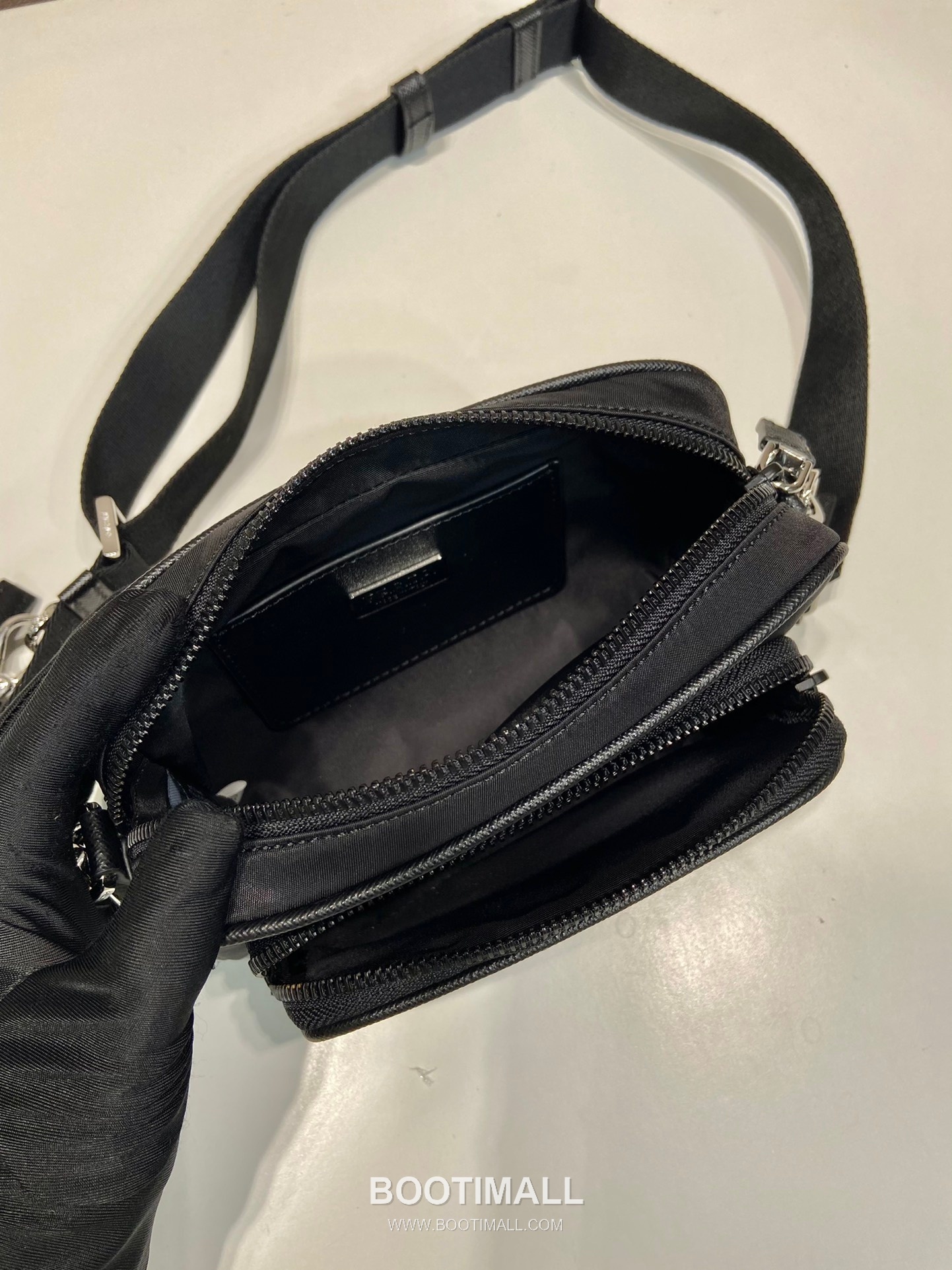 Prada Re-Nylon Saffiano Calfskin Crossbody Bag with Zip Pocket Mini Pouch Detail 프라다 리나일론 사피아노 카프스킨 지퍼 포켓 미니 파우치 크로스백 2VH172 18cm 8