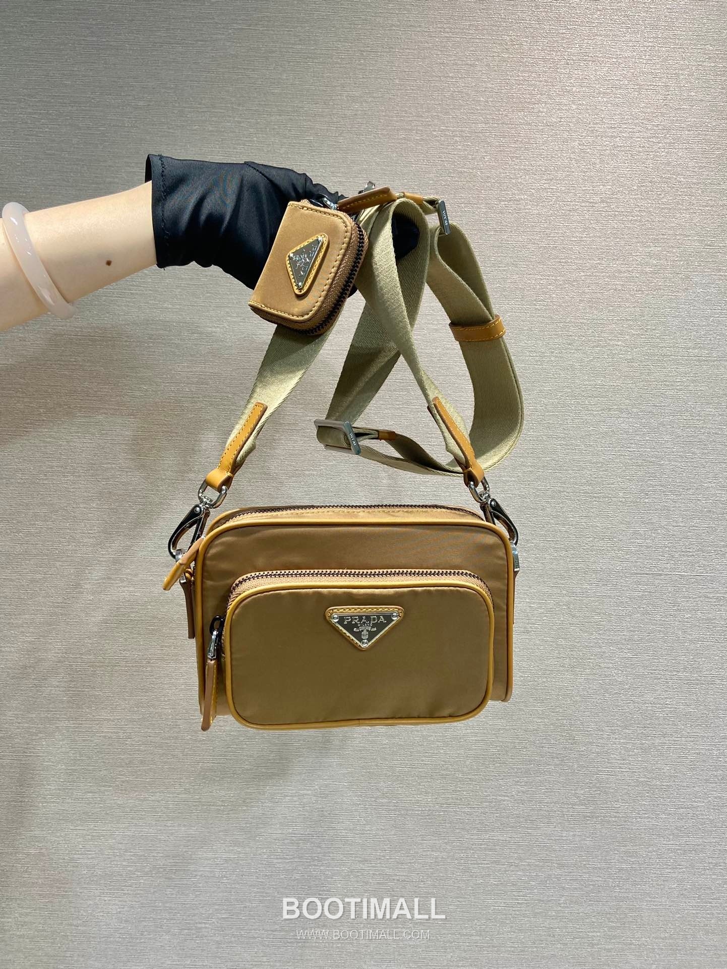 Prada Re-Nylon Saffiano Calfskin Crossbody Bag with Zip Pocket Mini Pouch Detail 프라다 리나일론 사피아노 카프스킨 지퍼 포켓 미니 파우치 크로스백 2VH172 18cm 1