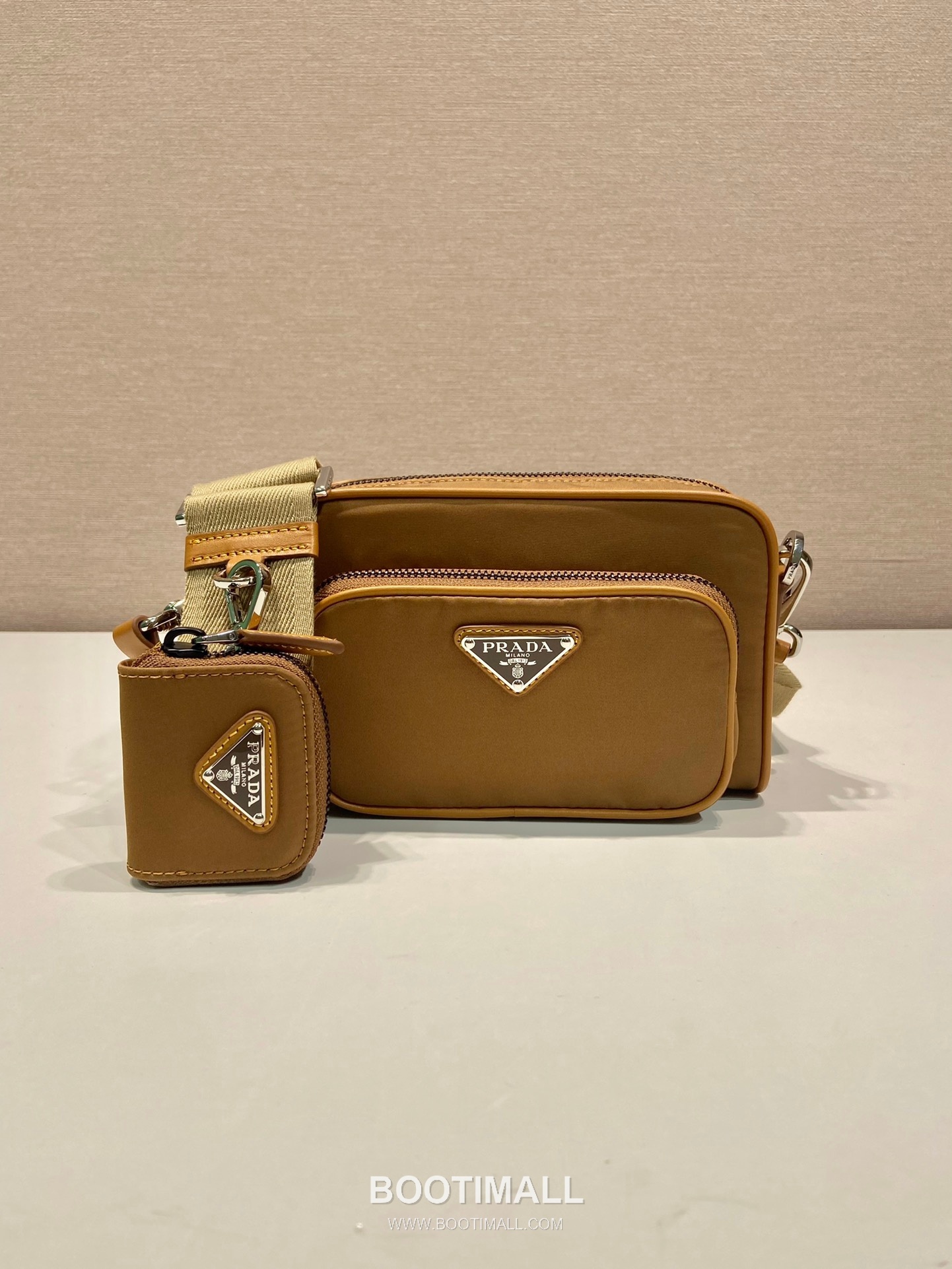 Prada Re-Nylon Saffiano Calfskin Crossbody Bag with Zip Pocket Mini Pouch Detail 프라다 리나일론 사피아노 카프스킨 지퍼 포켓 미니 파우치 크로스백 2VH172 18cm 2