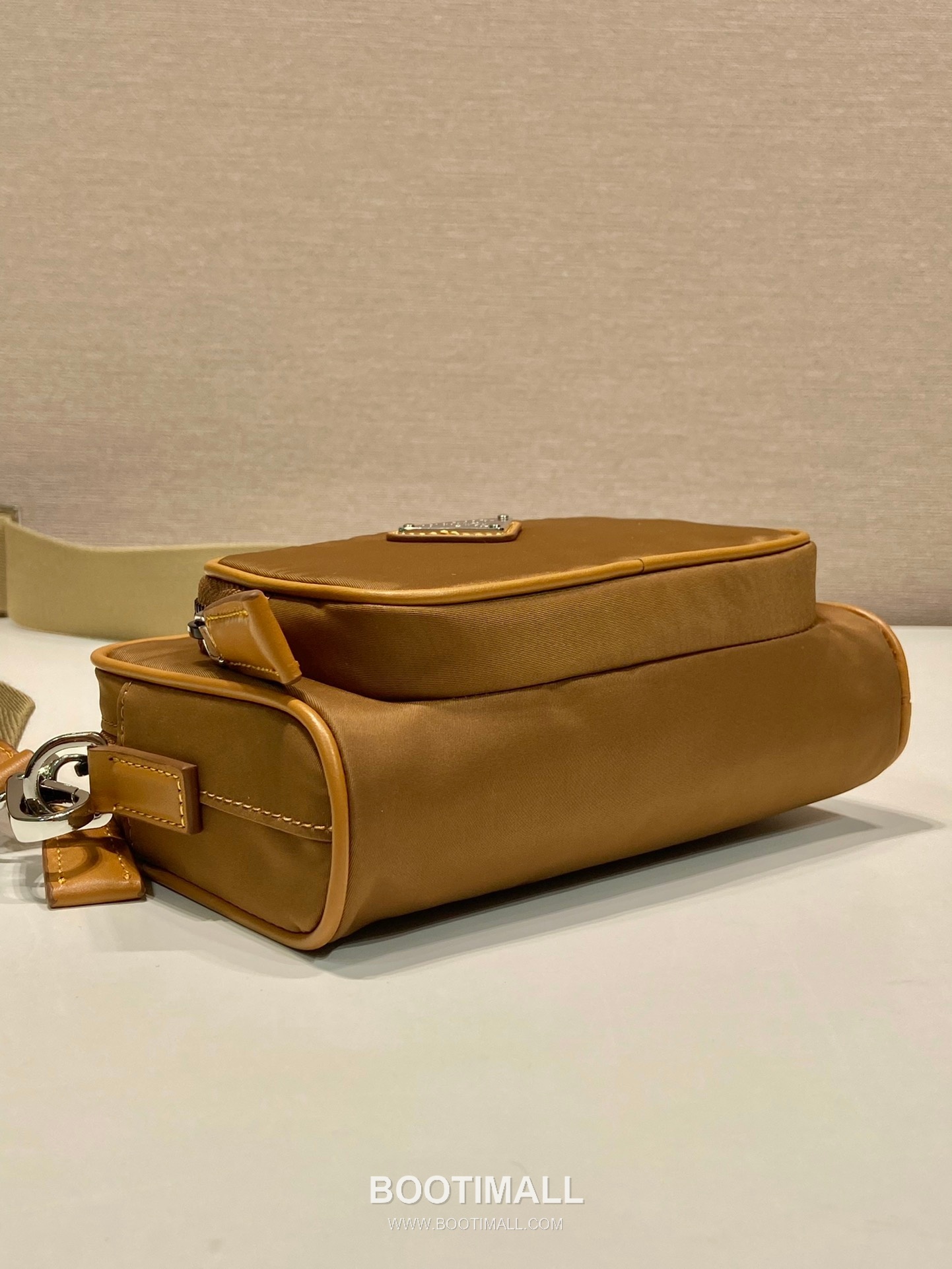 Prada Re-Nylon Saffiano Calfskin Crossbody Bag with Zip Pocket Mini Pouch Detail 프라다 리나일론 사피아노 카프스킨 지퍼 포켓 미니 파우치 크로스백 2VH172 18cm 5