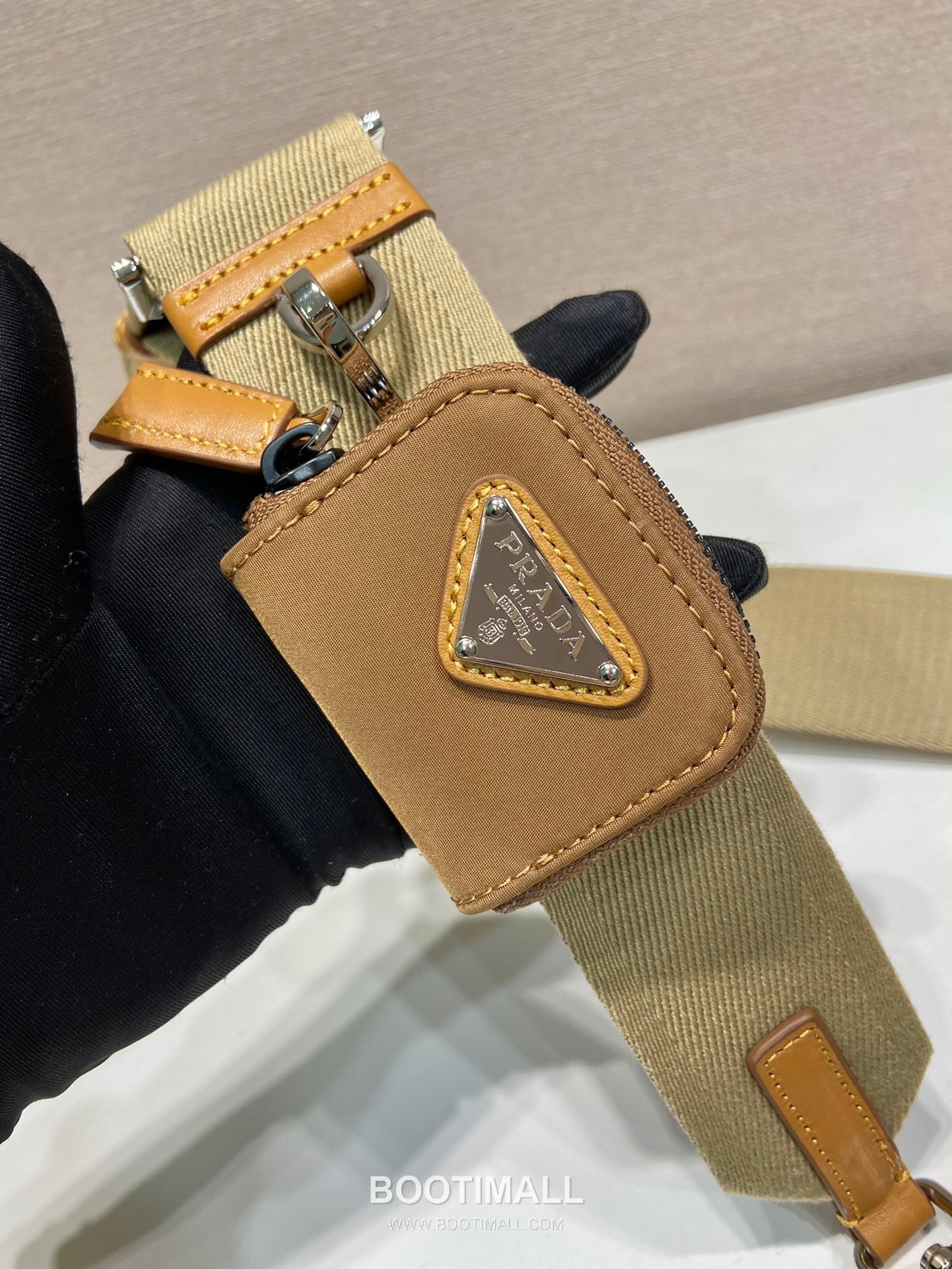 Prada Re-Nylon Saffiano Calfskin Crossbody Bag with Zip Pocket Mini Pouch Detail 프라다 리나일론 사피아노 카프스킨 지퍼 포켓 미니 파우치 크로스백 2VH172 18cm 6