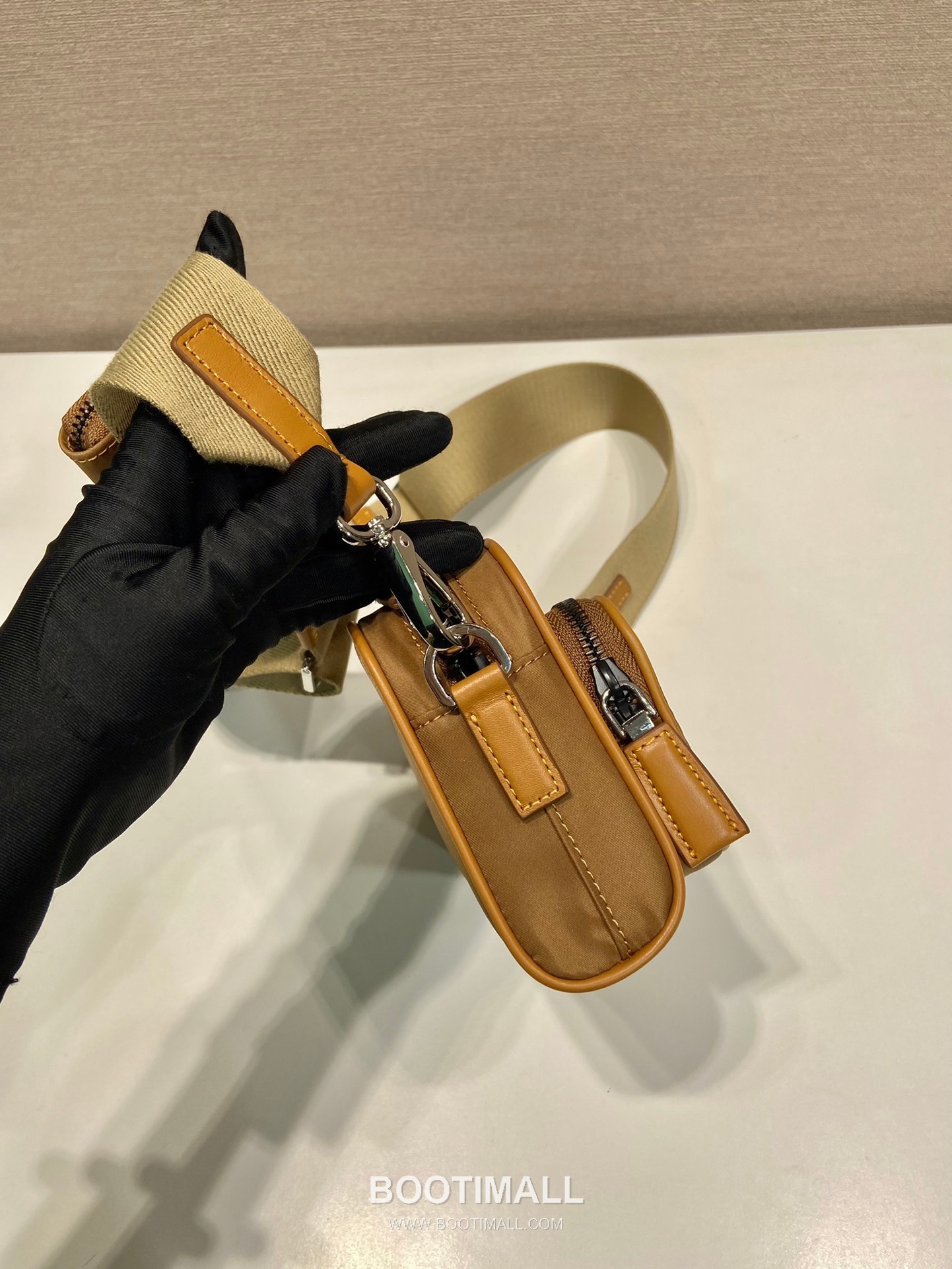 Prada Re-Nylon Saffiano Calfskin Crossbody Bag with Zip Pocket Mini Pouch Detail 프라다 리나일론 사피아노 카프스킨 지퍼 포켓 미니 파우치 크로스백 2VH172 18cm 7