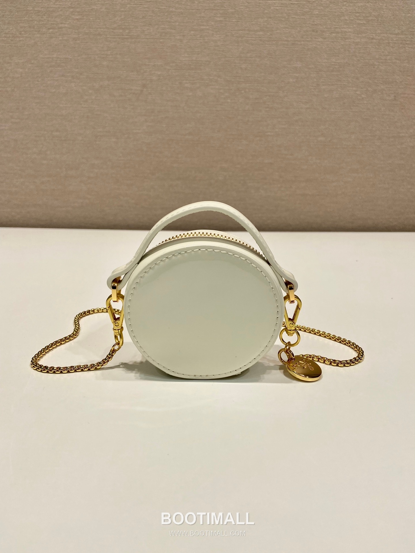 Prada Patent Leather Round Mini Clutch Bag with Chain Strap Detail 프라다 페이턴트 레더 라운드 체인 스트랩 미니 클러치백 1NR023 8cm 6