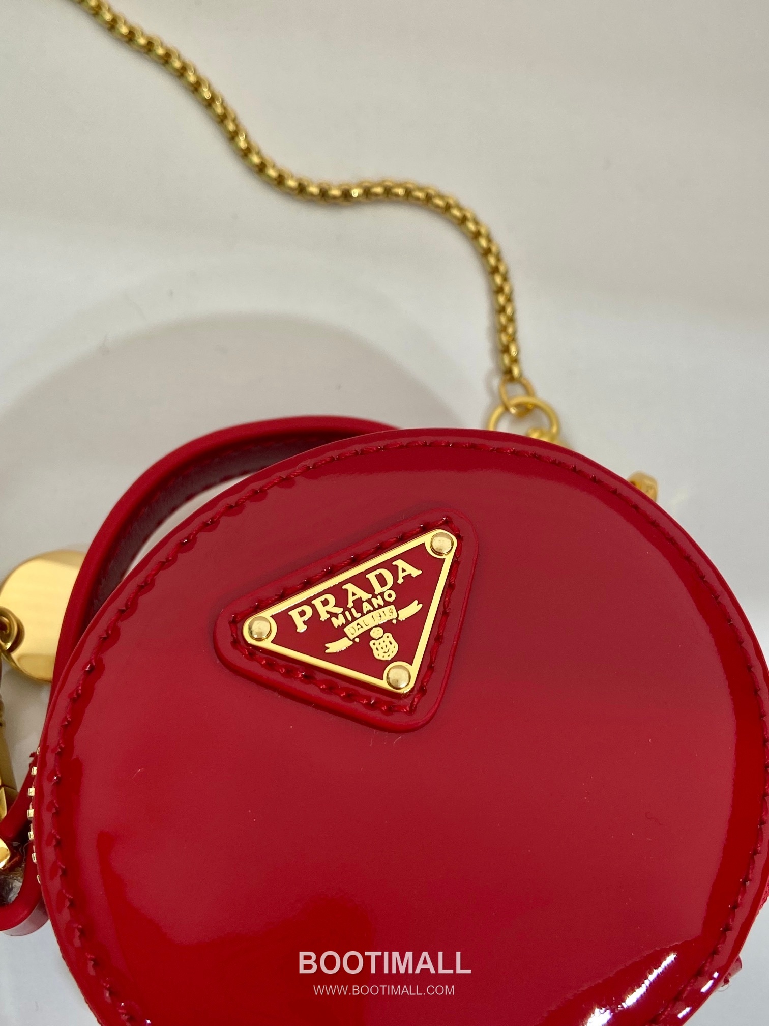 Prada Patent Leather Round Mini Clutch Bag with Chain Strap Detail 프라다 페이턴트 레더 라운드 체인 스트랩 미니 클러치백 1NR023 8cm 7