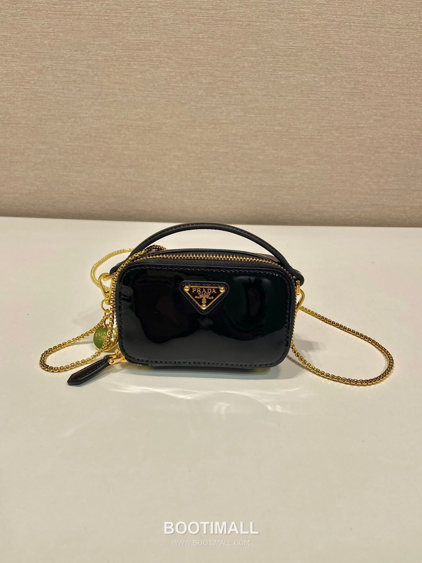 Prada Patent Leather Mini Crossbody Bag with Triangle Logo Chain Strap Detail 프라다 페이턴트 레더 트라이앵글 로고 체인 스트랩 미니 크로스백 1NR025 11cm 1