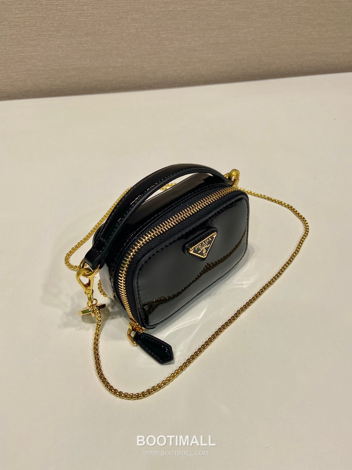 Prada Patent Leather Mini Crossbody Bag with Triangle Logo Chain Strap Detail 프라다 페이턴트 레더 트라이앵글 로고 체인 스트랩 미니 크로스백 1NR025 11cm 2