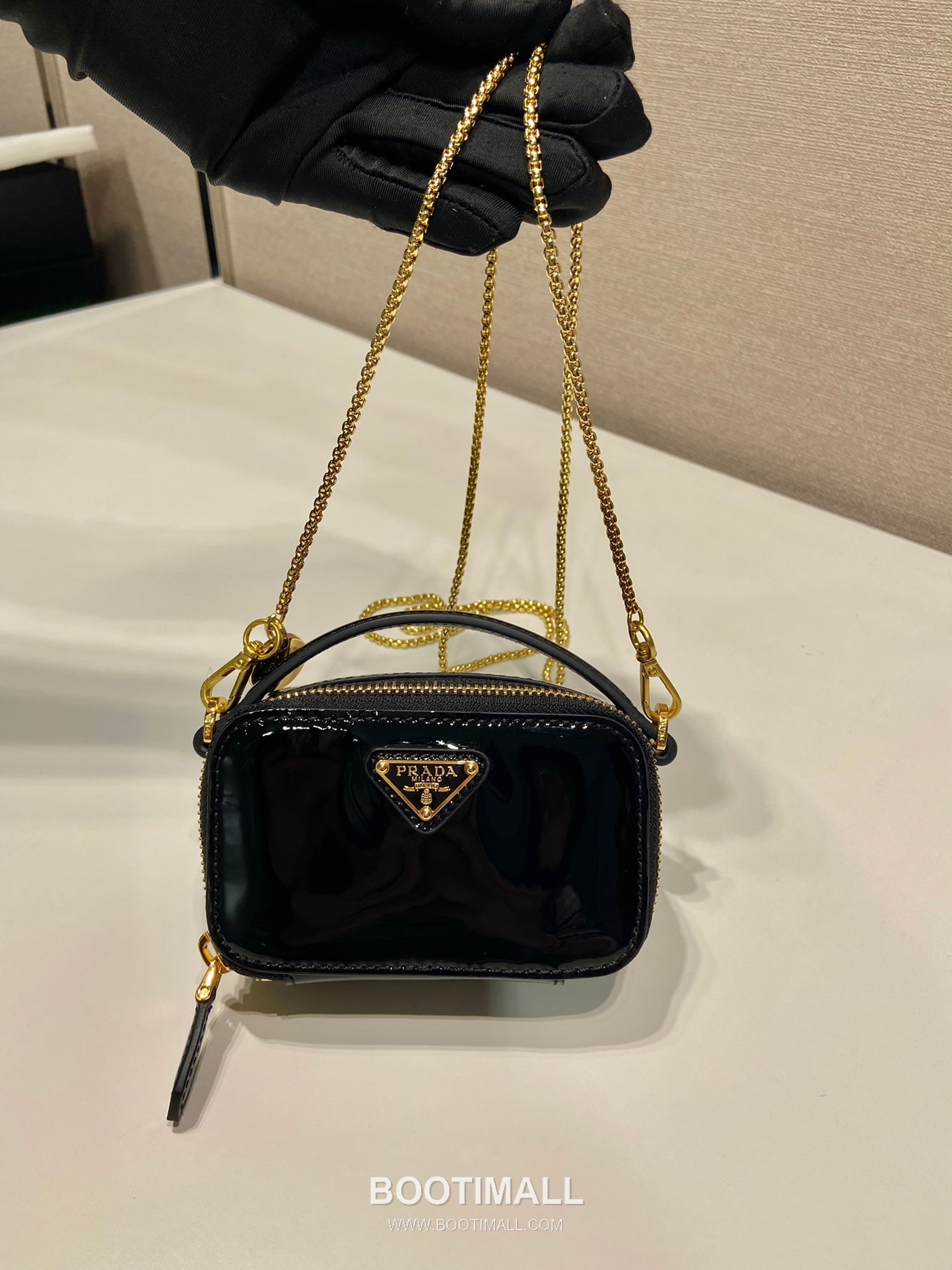 Prada Patent Leather Mini Crossbody Bag with Triangle Logo Chain Strap Detail 프라다 페이턴트 레더 트라이앵글 로고 체인 스트랩 미니 크로스백 1NR025 11cm 3