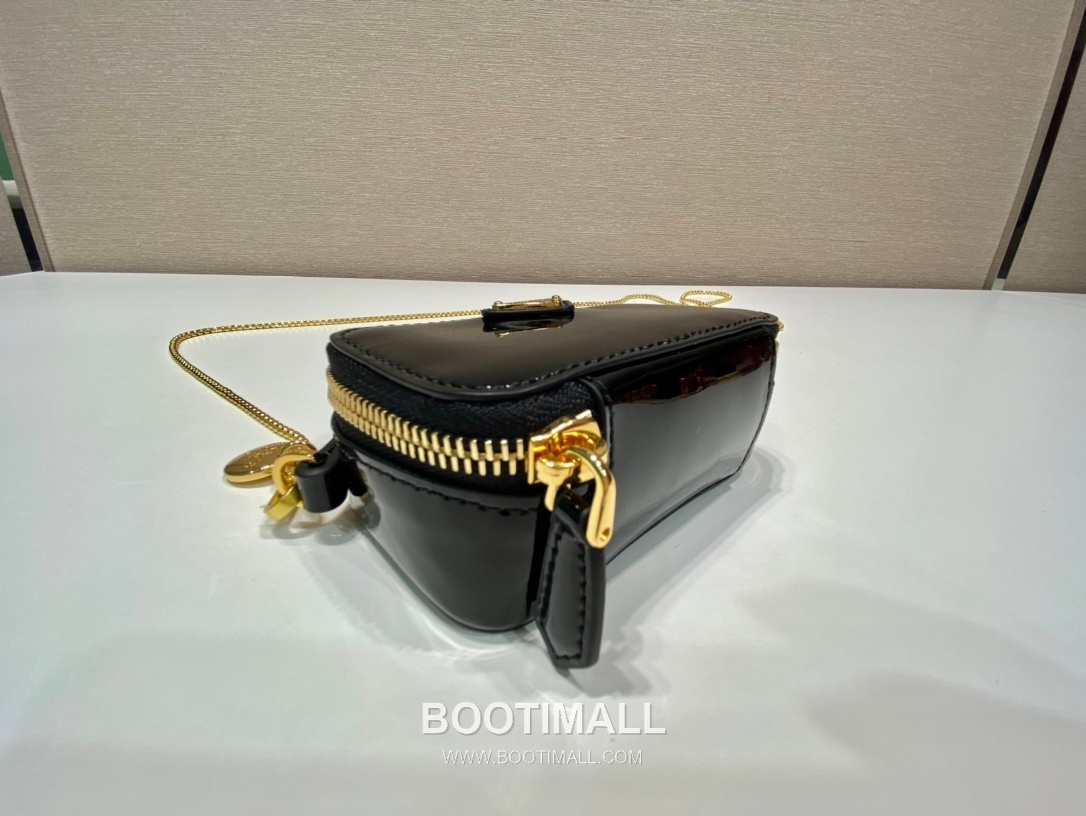 Prada Patent Leather Mini Crossbody Bag with Triangle Logo Chain Strap Detail 프라다 페이턴트 레더 트라이앵글 로고 체인 스트랩 미니 크로스백 1NR025 11cm 7