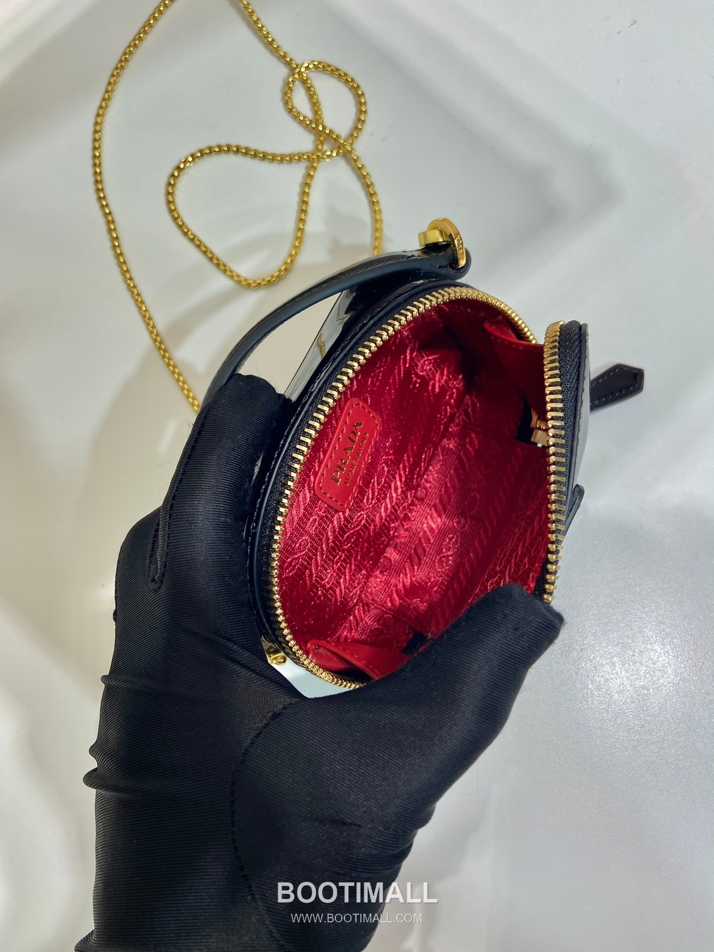 Prada Patent Leather Mini Crossbody Bag with Triangle Logo Chain Strap Detail 프라다 페이턴트 레더 트라이앵글 로고 체인 스트랩 미니 크로스백 1NR025 11cm 8